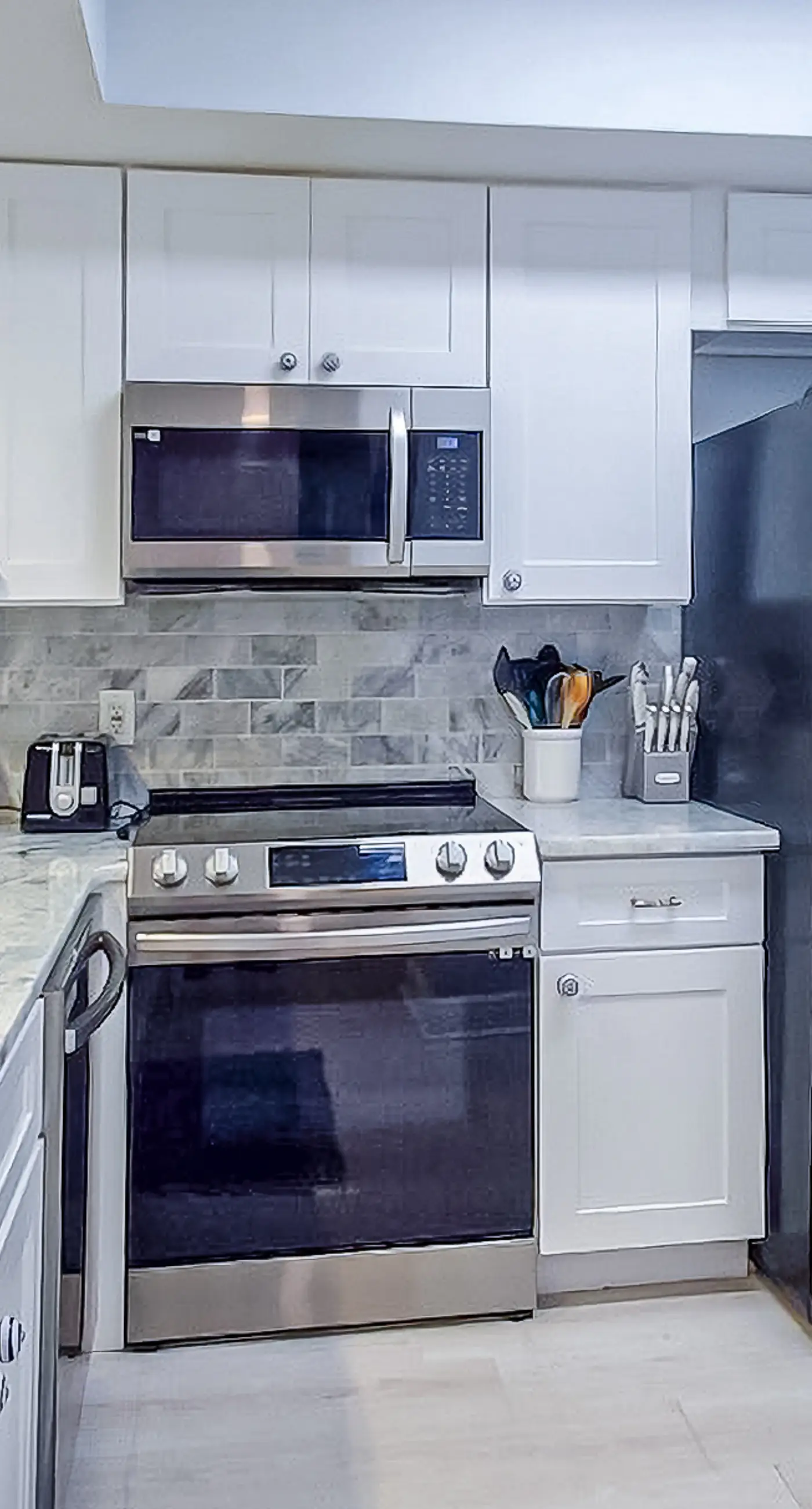 Water's Edge 312- Exquisite 3rd floor beachfront condo, shared pool and beach access