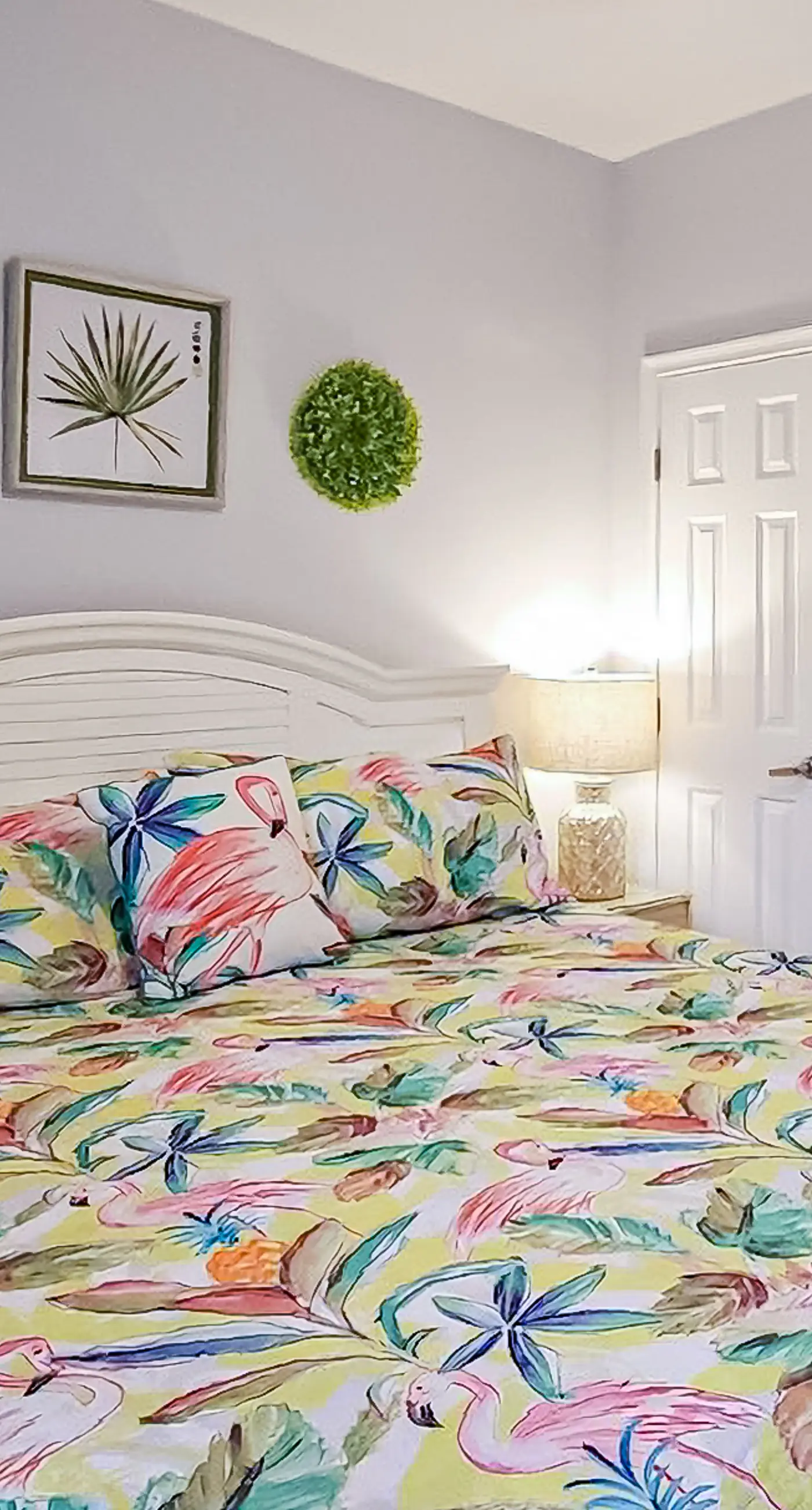 Water's Edge 312- Exquisite 3rd floor beachfront condo, shared pool and beach access