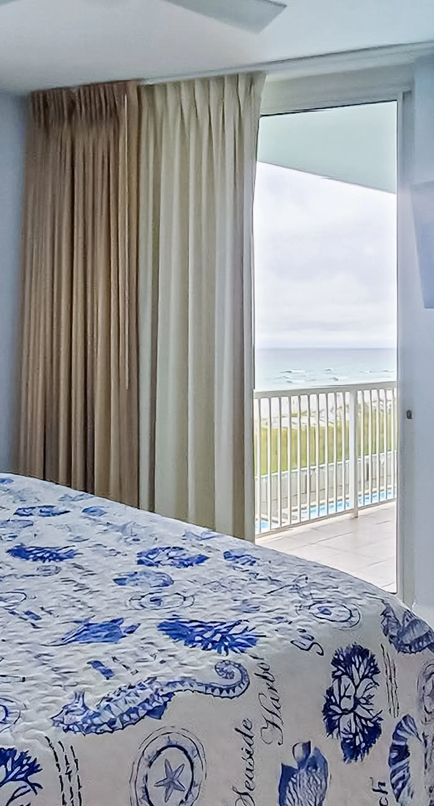 Water's Edge 312- Exquisite 3rd floor beachfront condo, shared pool and beach access