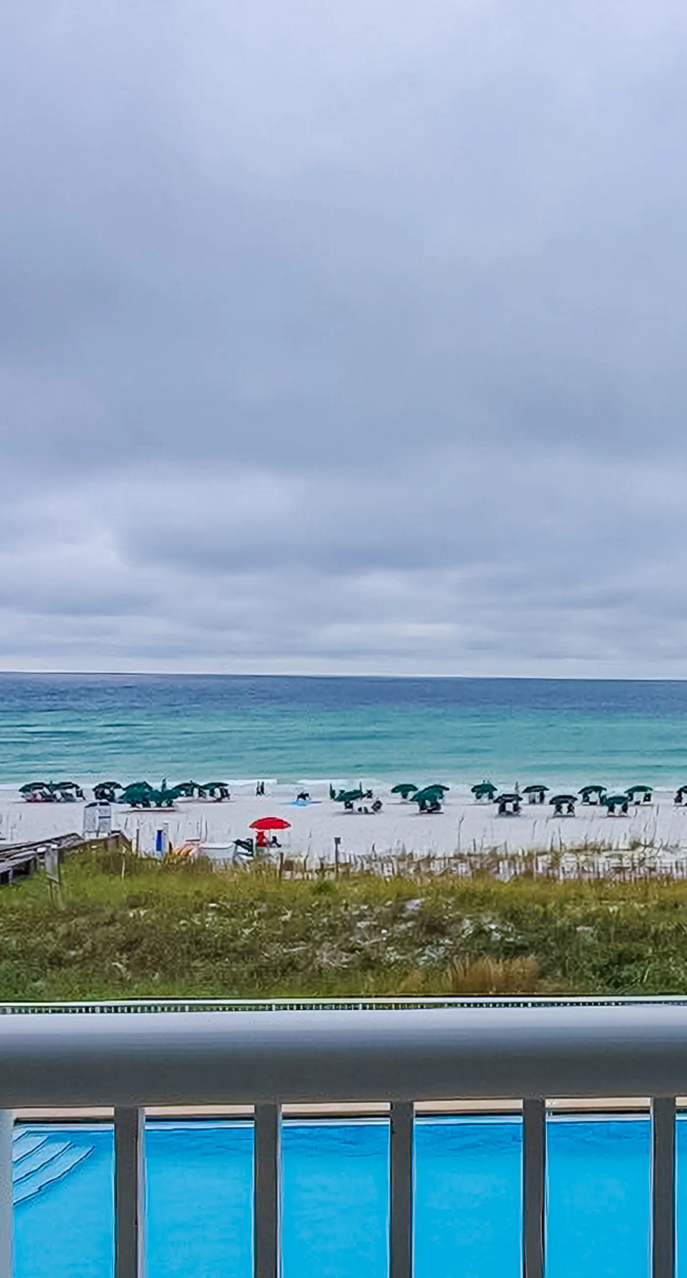 Water's Edge 312- Exquisite 3rd floor beachfront condo, shared pool and beach access