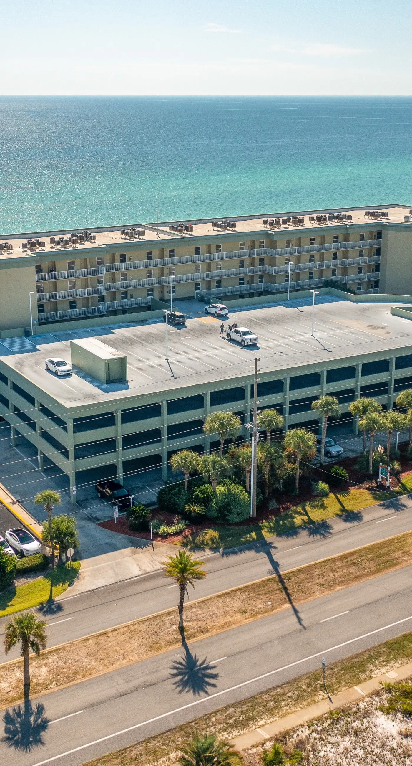 Water's Edge 312- Exquisite 3rd floor beachfront condo, shared pool and beach access