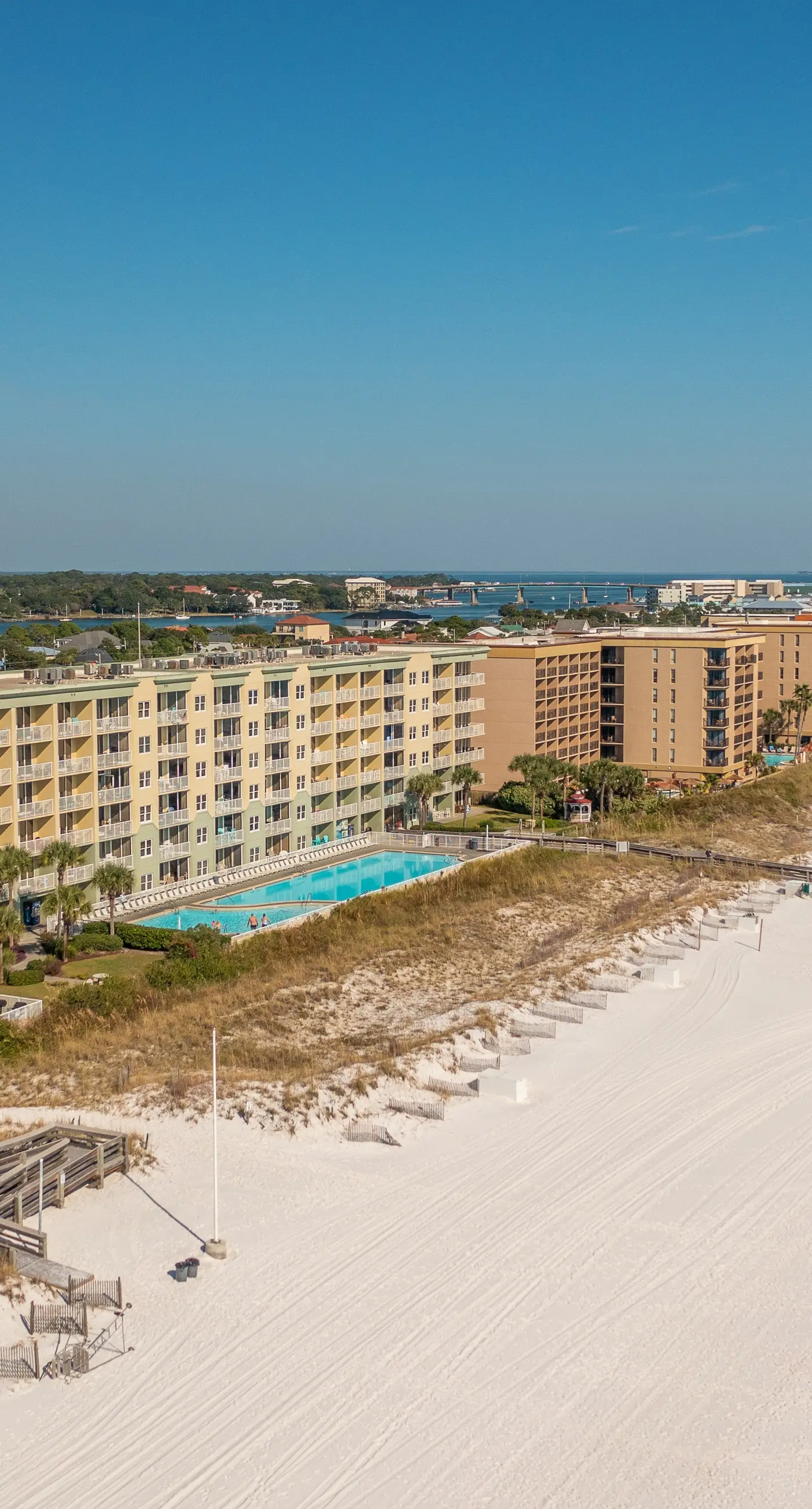 Water's Edge 312- Exquisite 3rd floor beachfront condo, shared pool and beach access