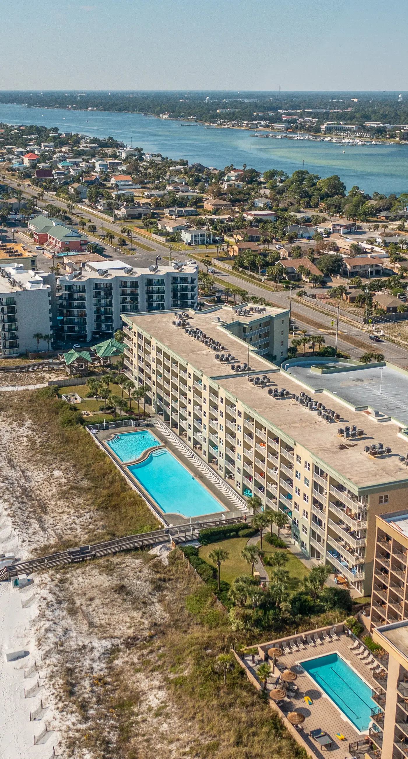 Water's Edge 312- Exquisite 3rd floor beachfront condo, shared pool and beach access