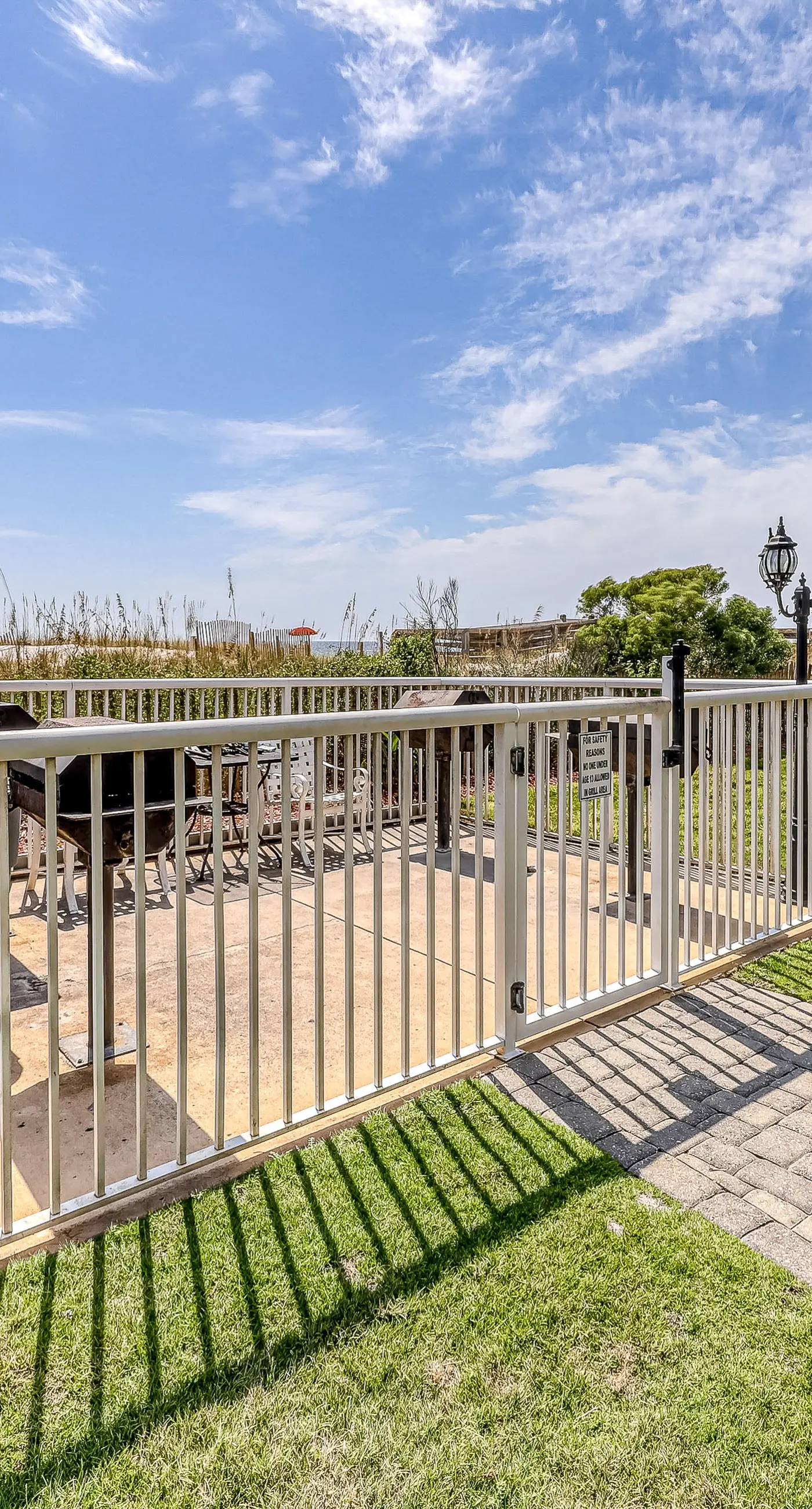 Water's Edge 312- Exquisite 3rd floor beachfront condo, shared pool and beach access