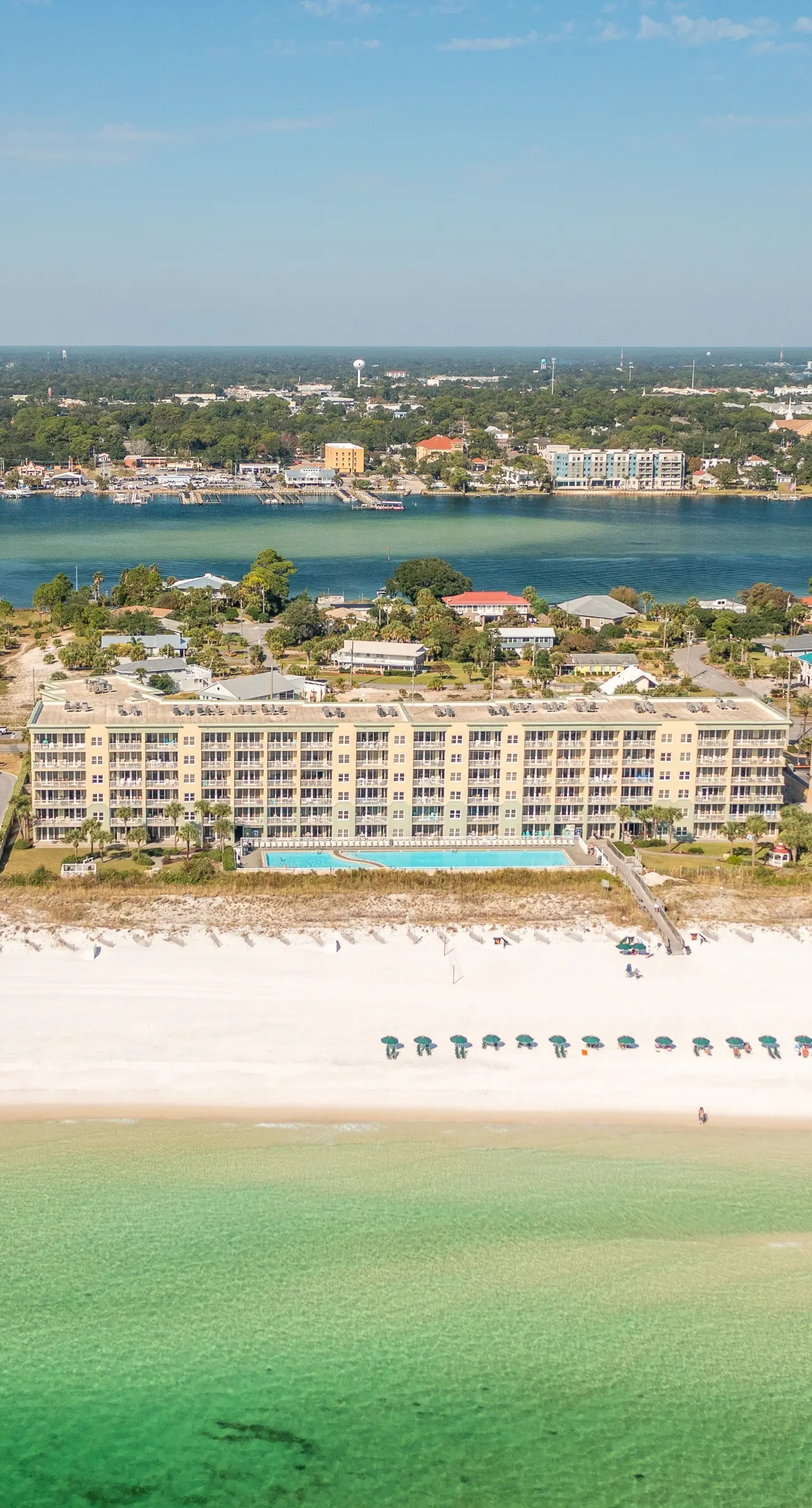 Water's Edge 312- Exquisite 3rd floor beachfront condo, shared pool and beach access