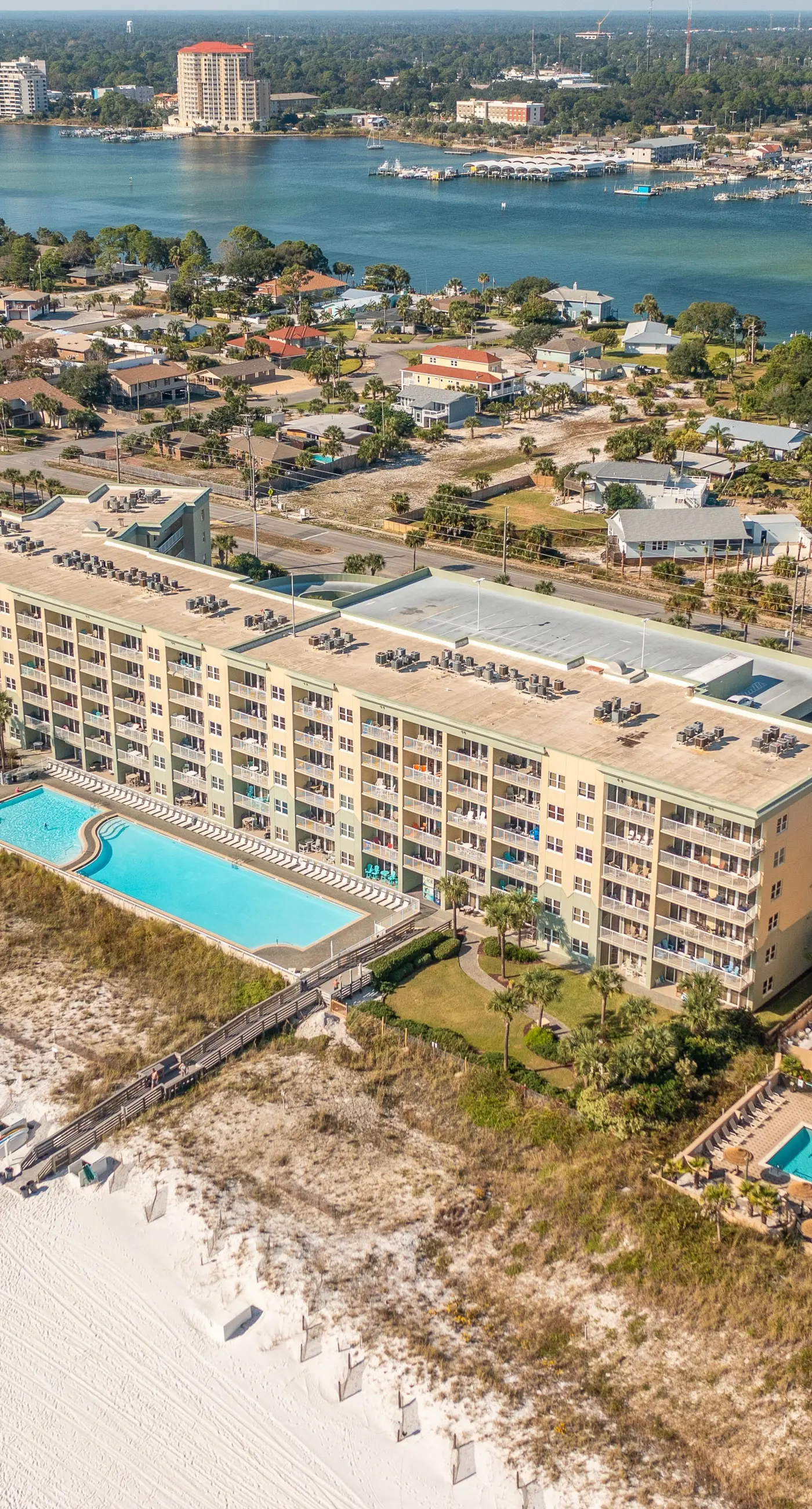 Water's Edge 312- Exquisite 3rd floor beachfront condo, shared pool and beach access