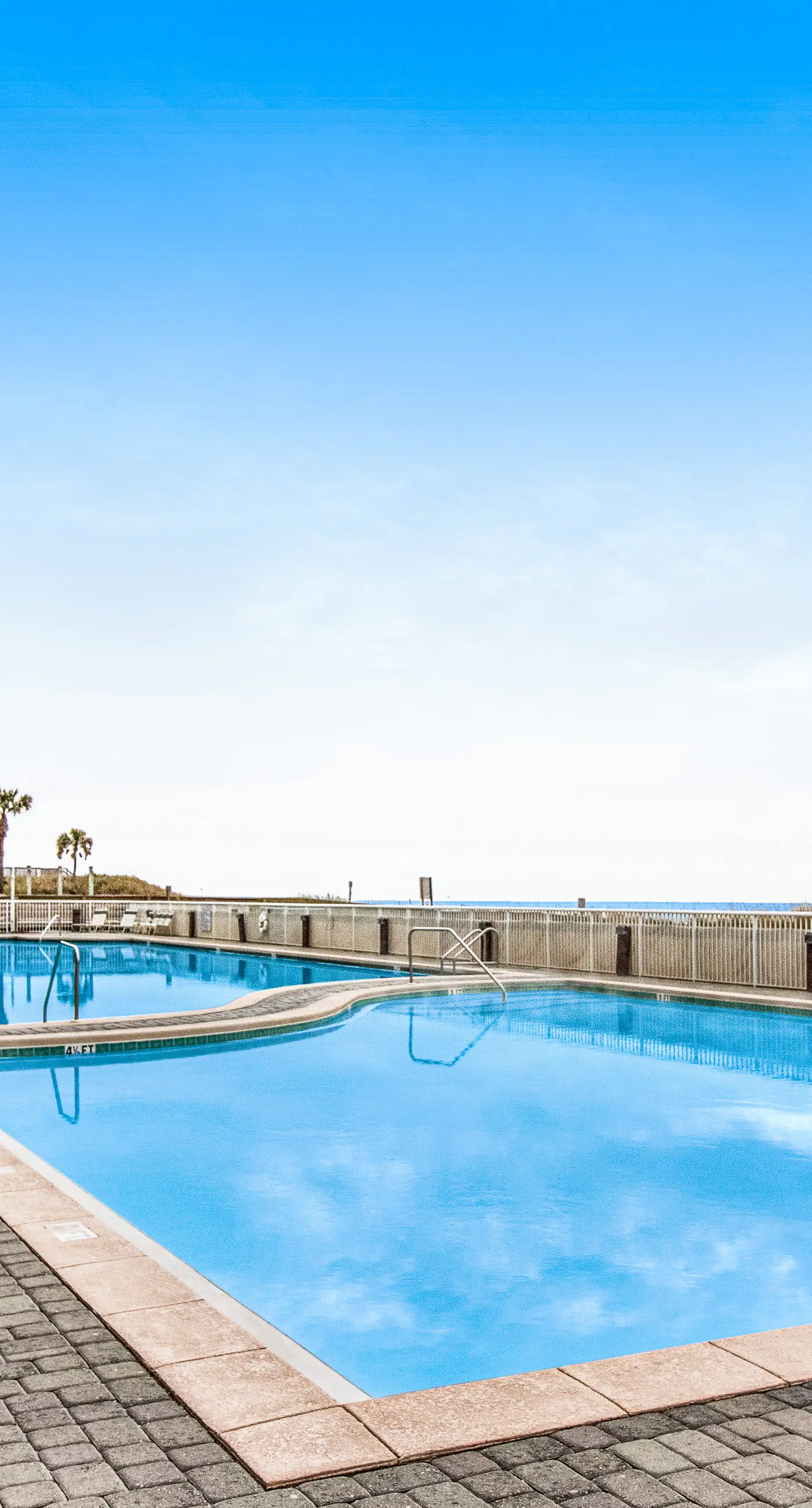 Waters Edge 418- Gorgeous corner unit with plenty of space, shared pool and beach access