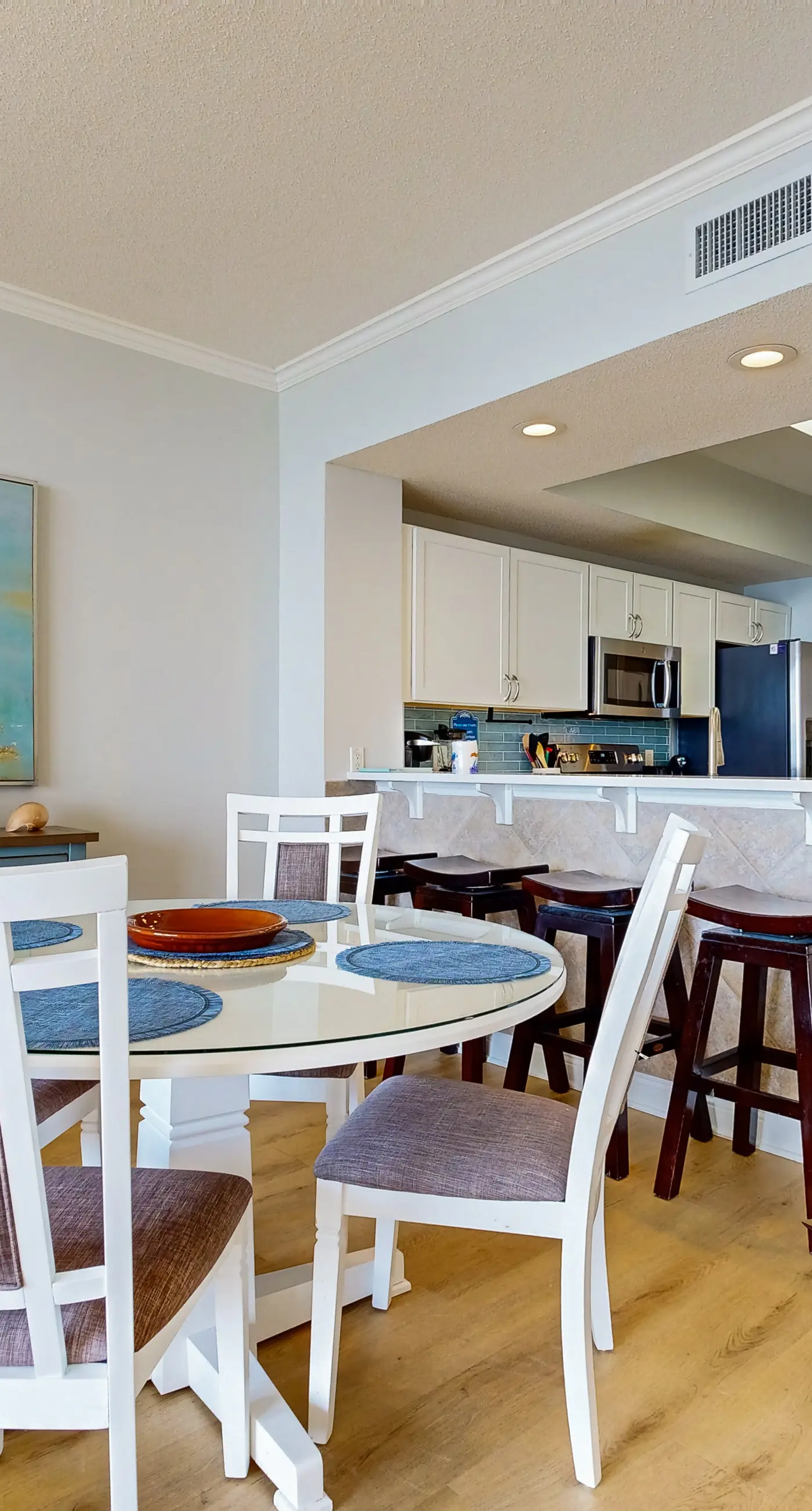 Waters Edge 418- Gorgeous corner unit with plenty of space, shared pool and beach access