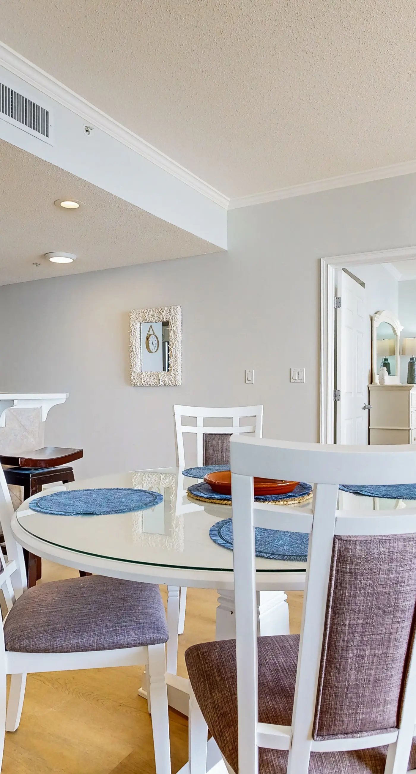 Waters Edge 418- Gorgeous corner unit with plenty of space, shared pool and beach access