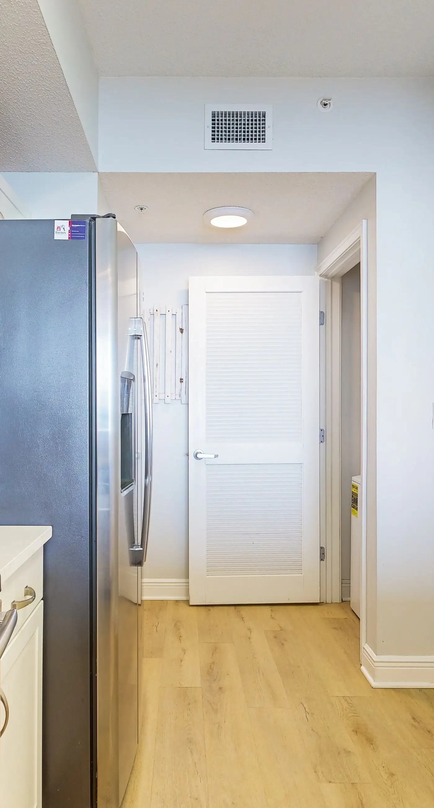 Waters Edge 418- Gorgeous corner unit with plenty of space, shared pool and beach access