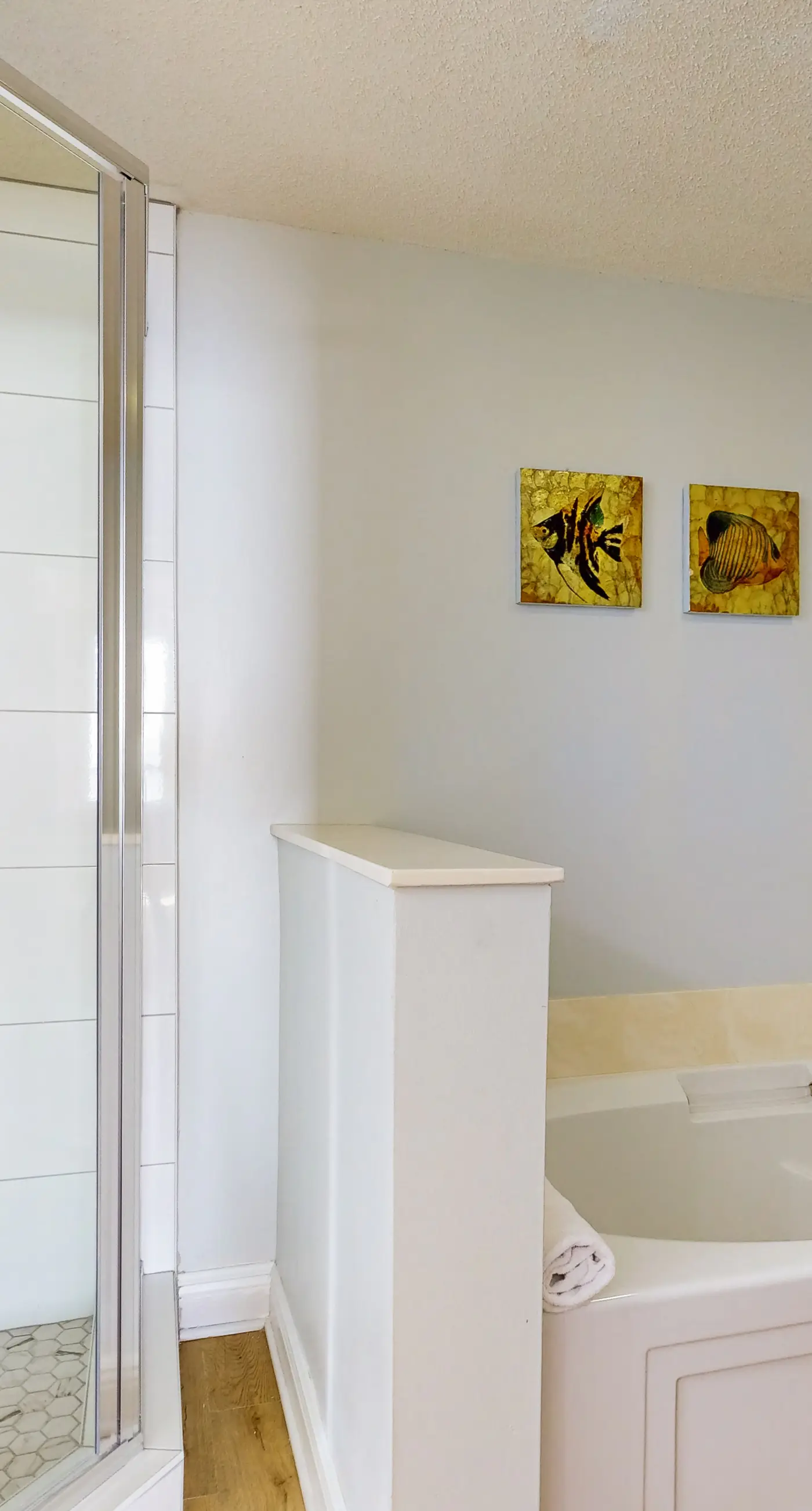 Waters Edge 418- Gorgeous corner unit with plenty of space, shared pool and beach access