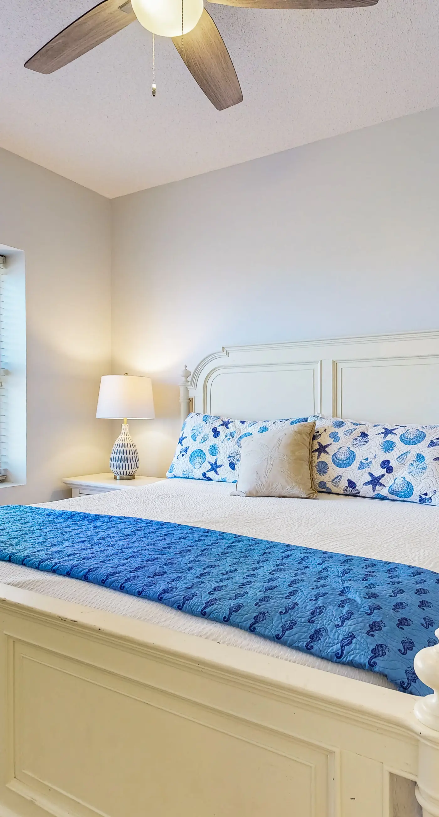 Waters Edge 418- Gorgeous corner unit with plenty of space, shared pool and beach access