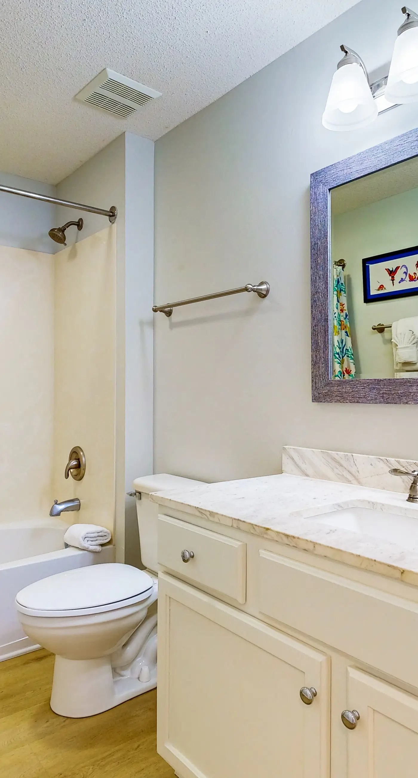 Waters Edge 418- Gorgeous corner unit with plenty of space, shared pool and beach access