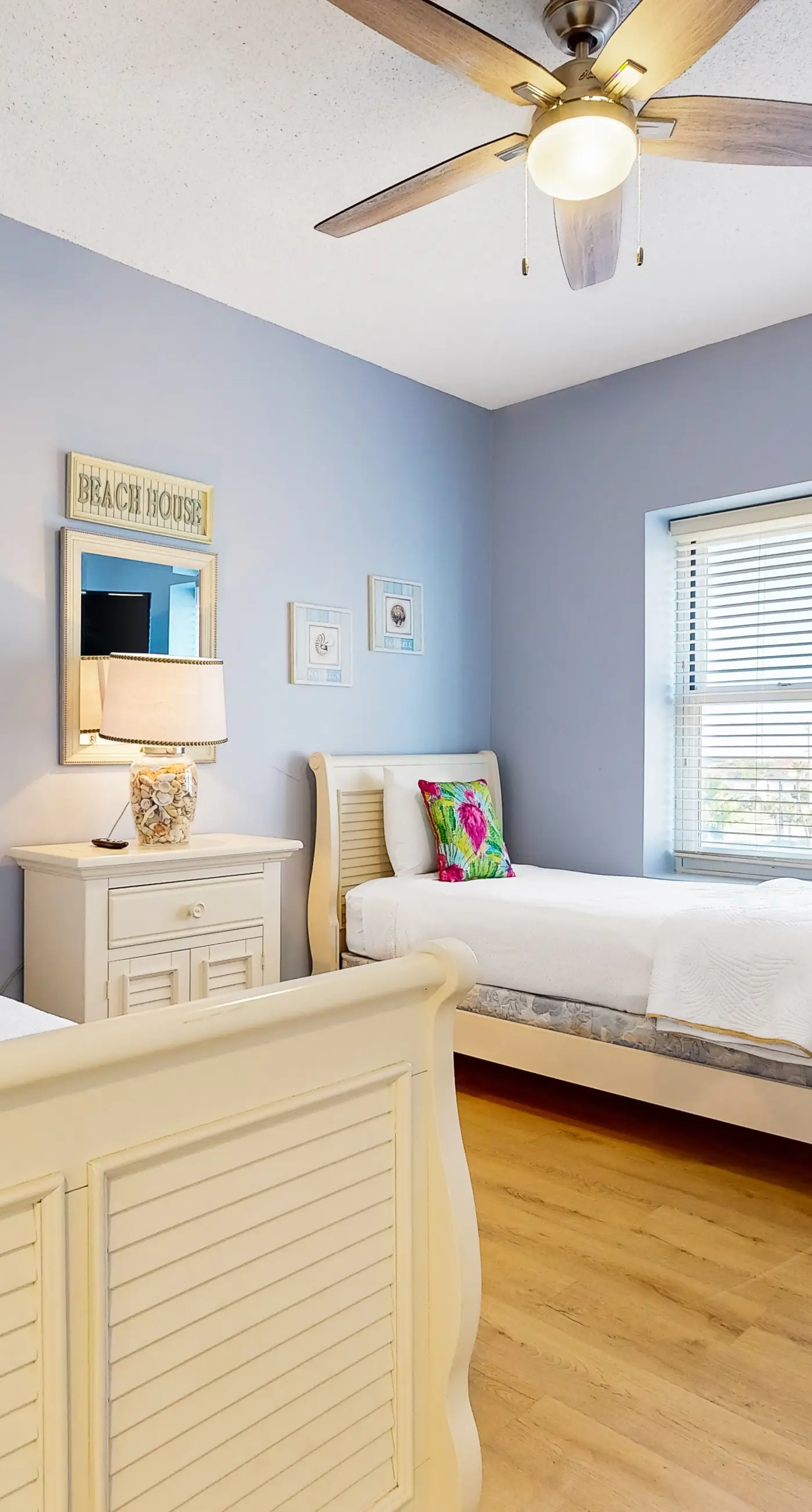 Waters Edge 418- Gorgeous corner unit with plenty of space, shared pool and beach access