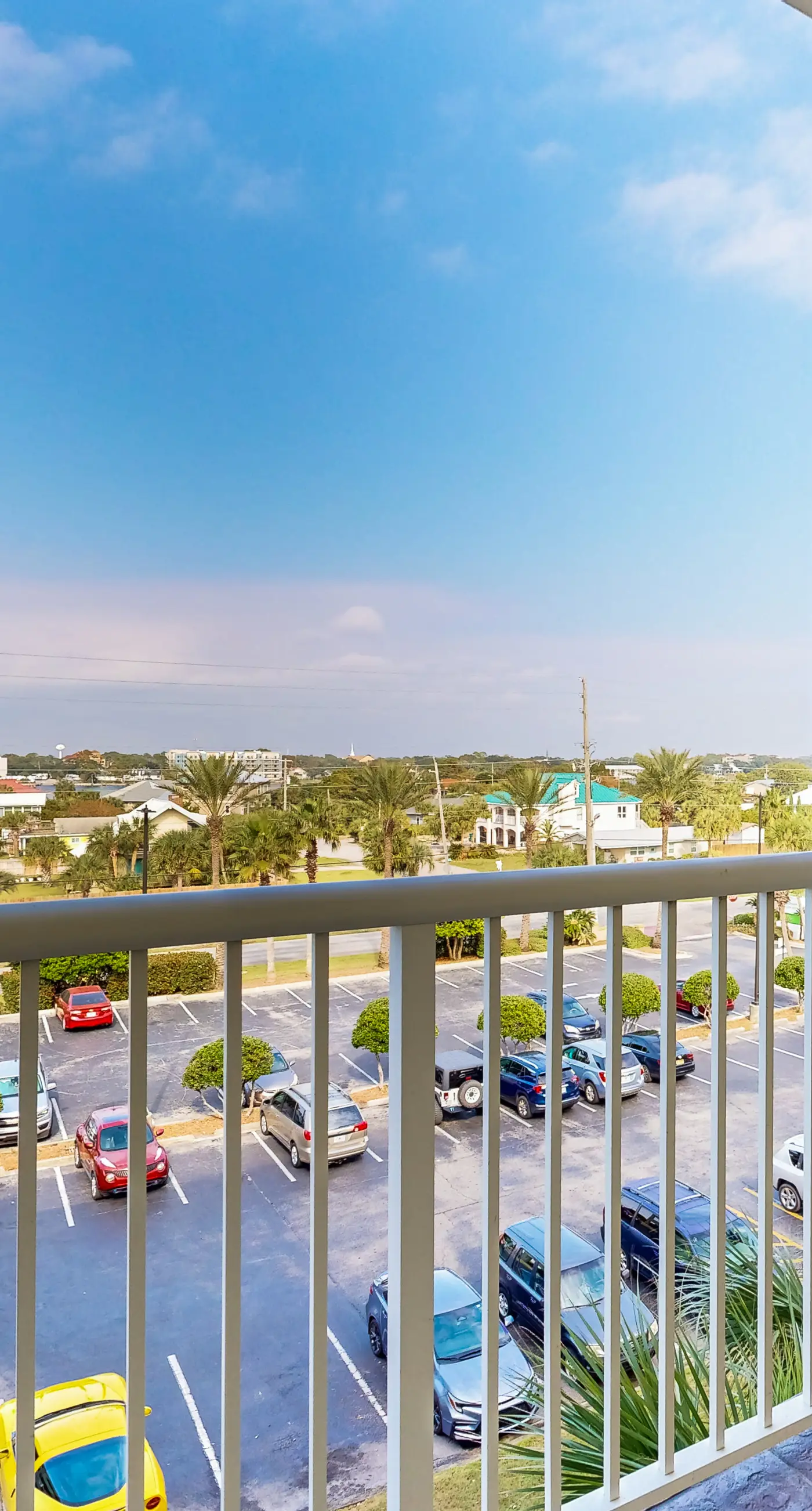 Waters Edge 418- Gorgeous corner unit with plenty of space, shared pool and beach access