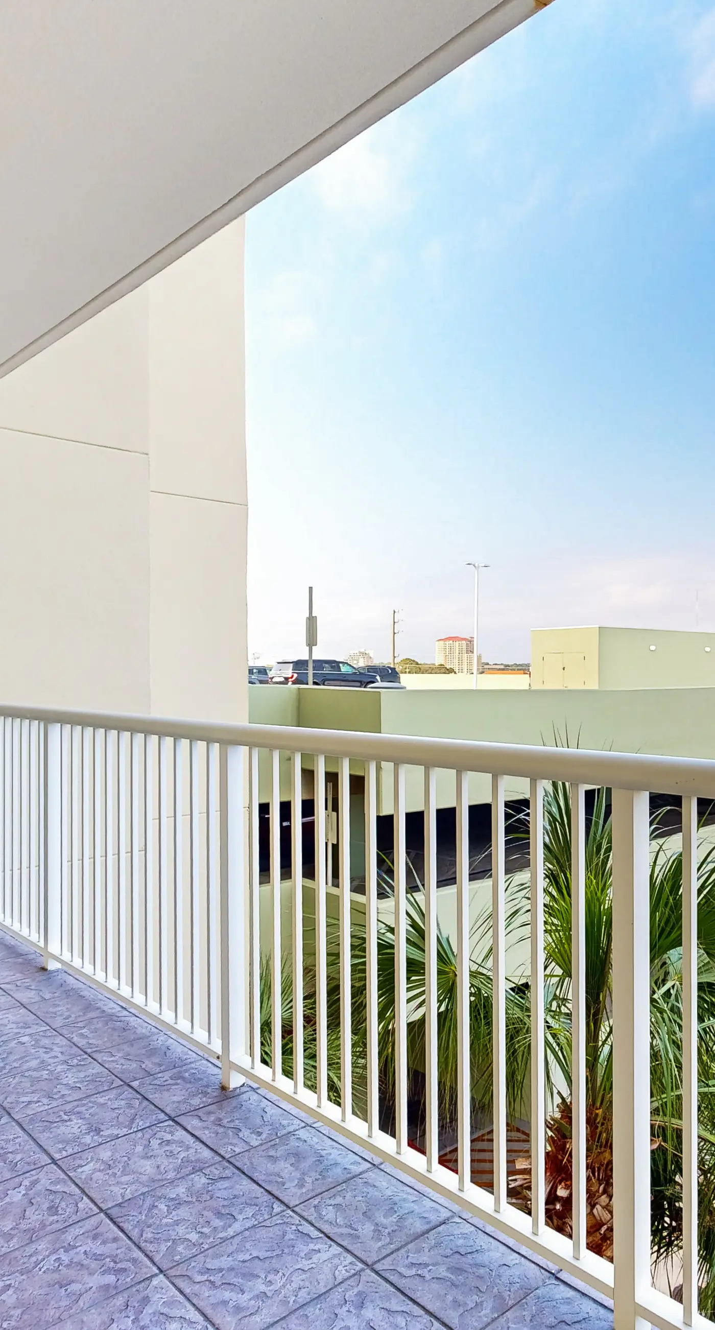 Waters Edge 418- Gorgeous corner unit with plenty of space, shared pool and beach access