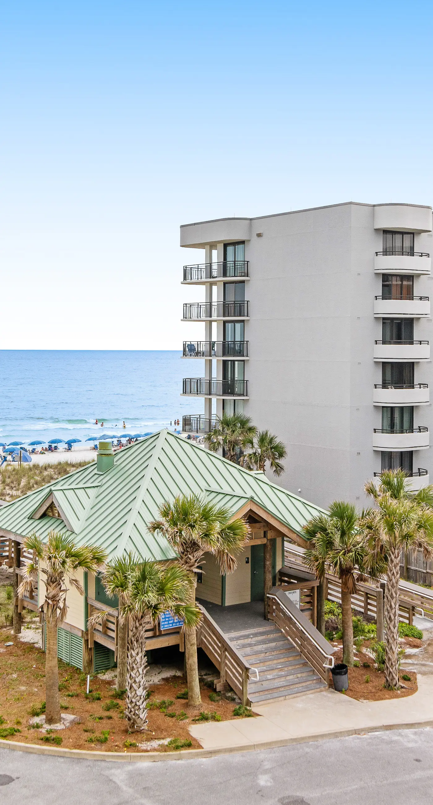 Waters Edge 418- Gorgeous corner unit with plenty of space, shared pool and beach access