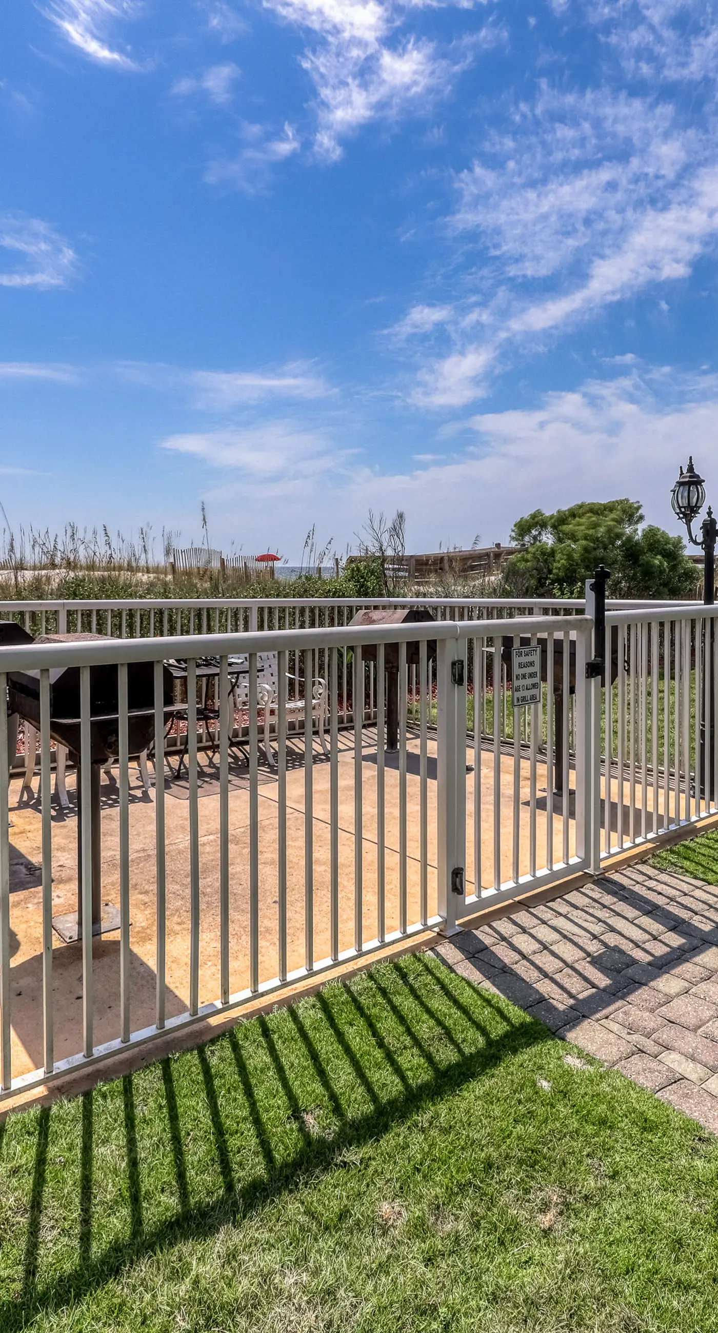 Waters Edge 418- Gorgeous corner unit with plenty of space, shared pool and beach access