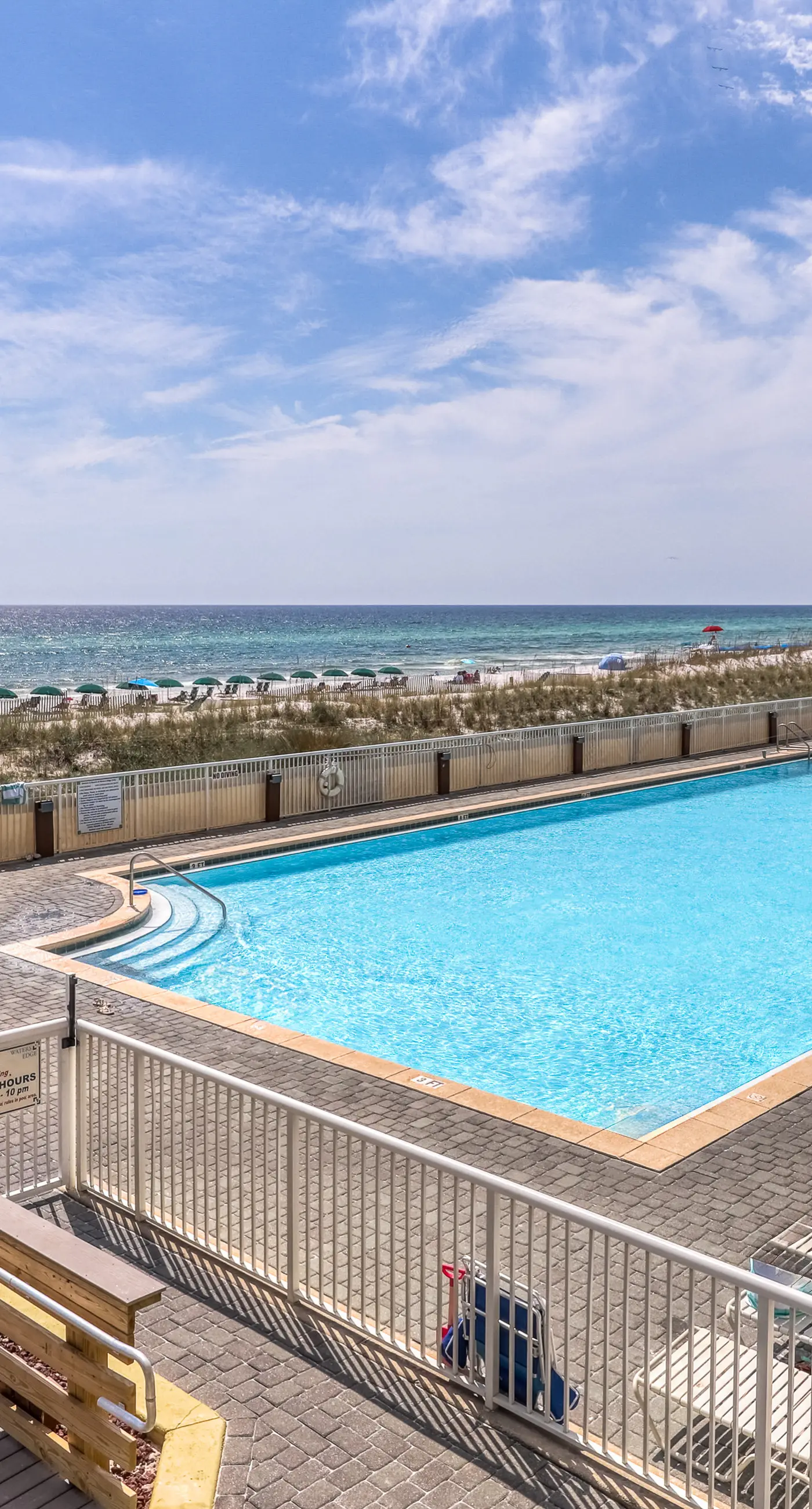 Waters Edge 418- Gorgeous corner unit with plenty of space, shared pool and beach access