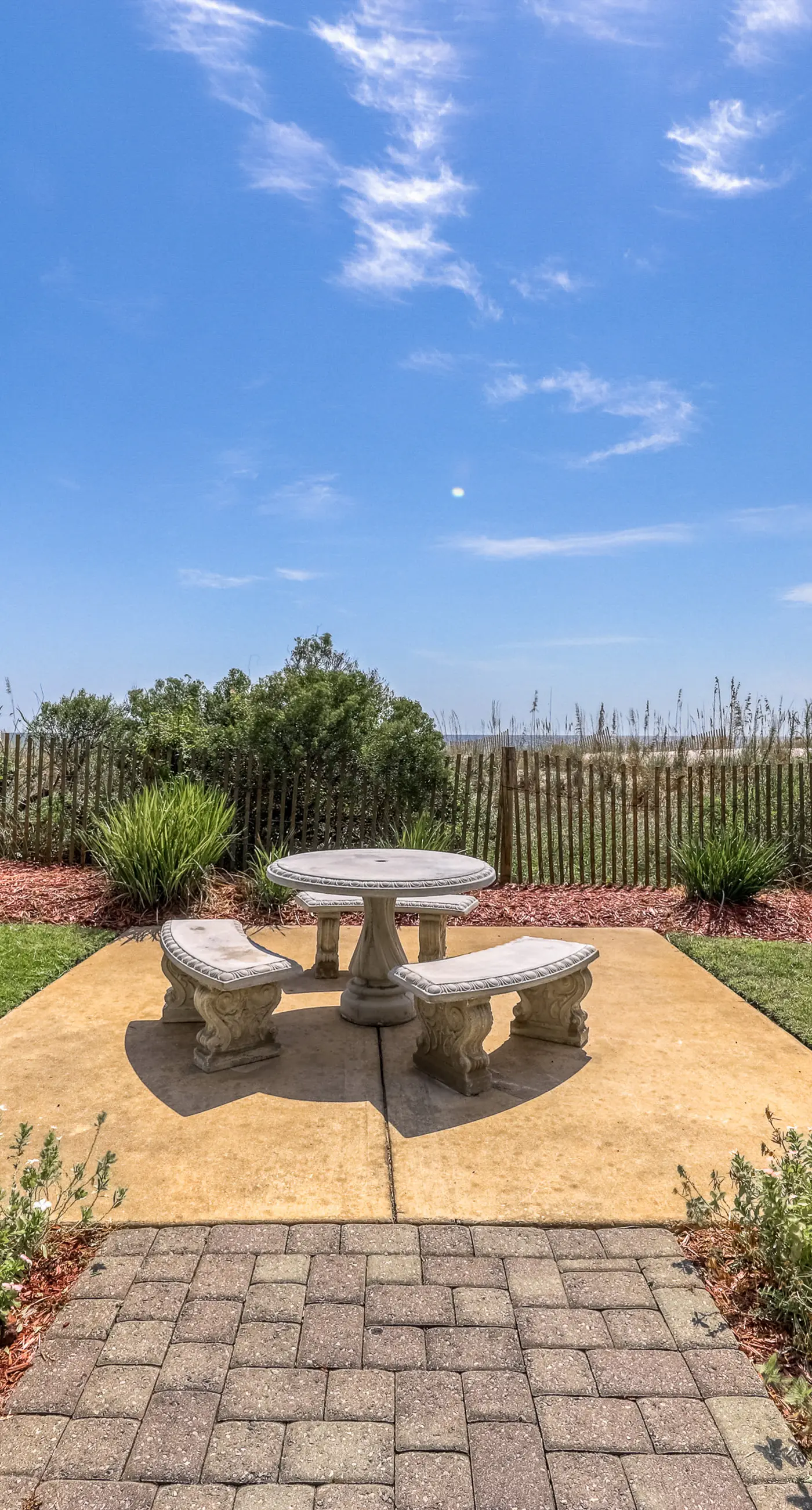 Waters Edge 418- Gorgeous corner unit with plenty of space, shared pool and beach access