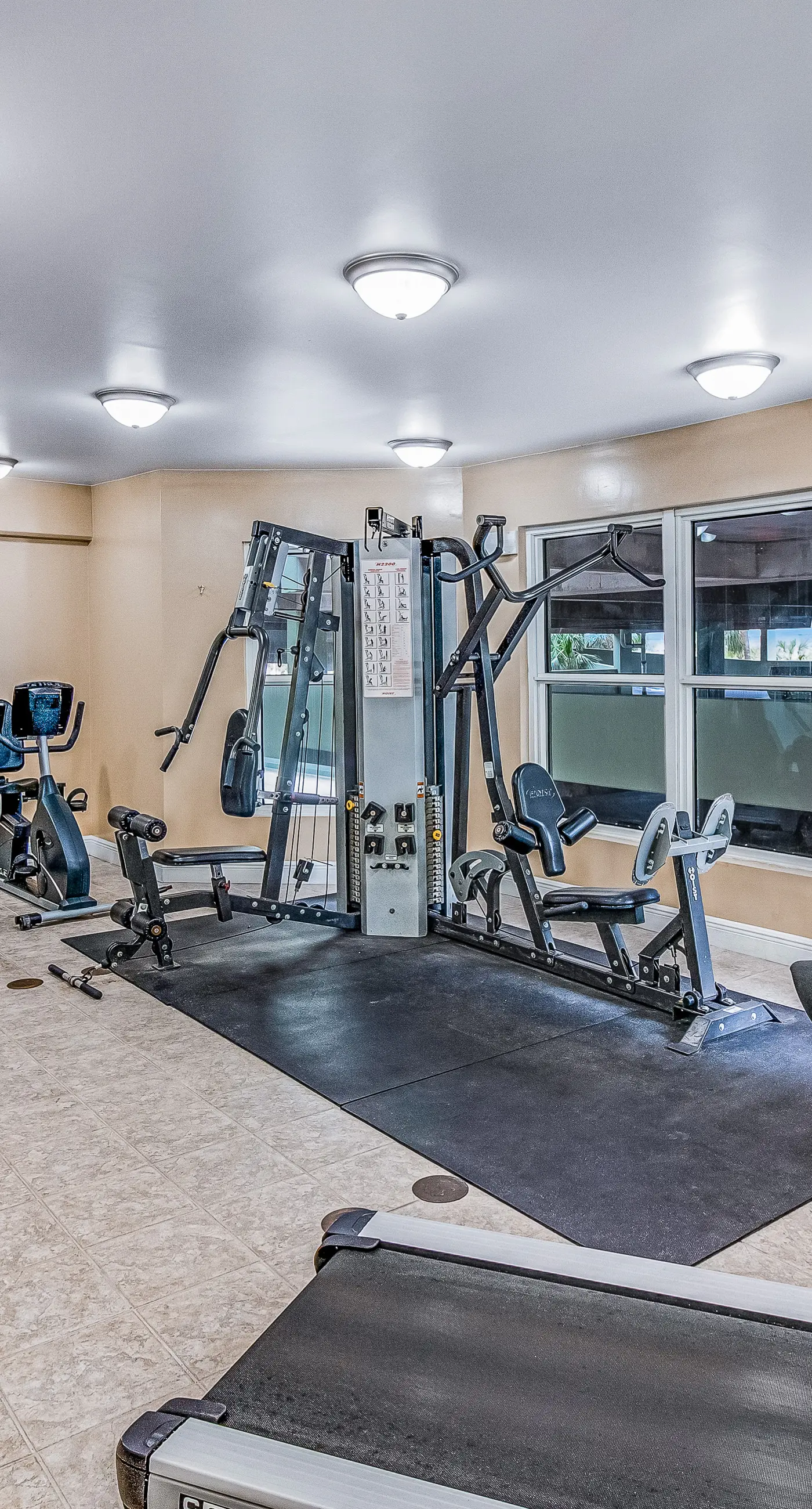 Waters Edge 418- Gorgeous corner unit with plenty of space, shared pool and beach access