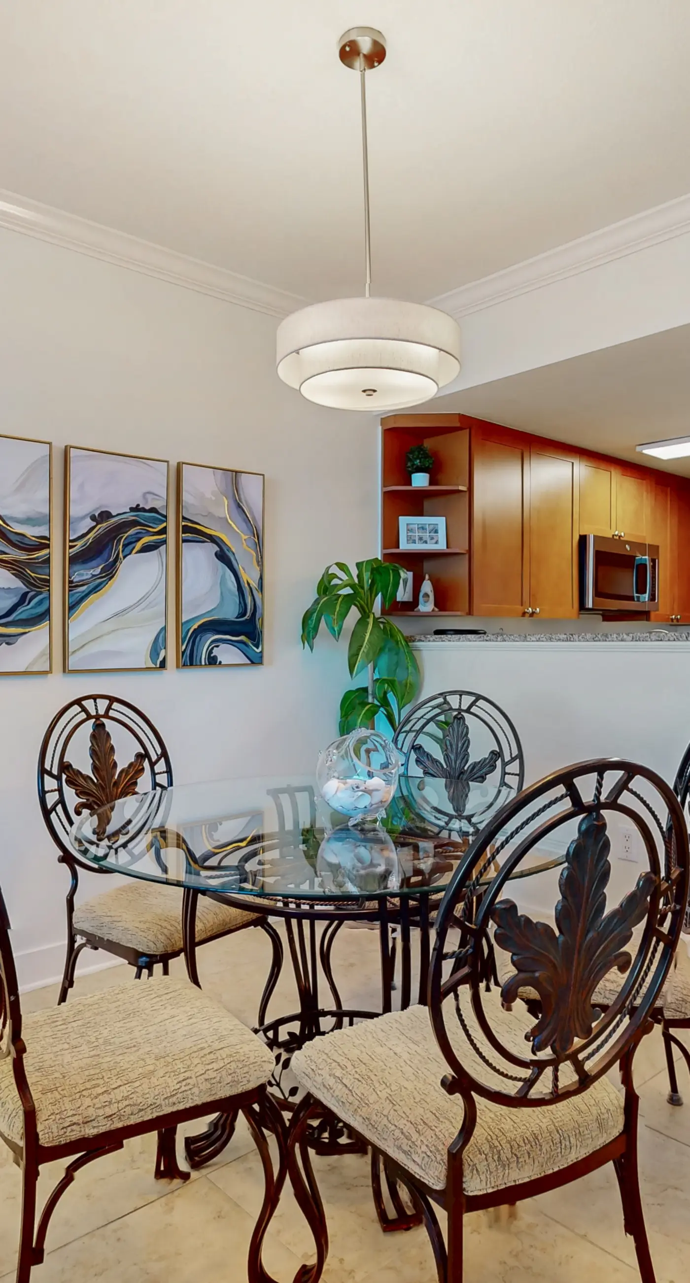 Beachview Condo with full kitchen, shared pool and beach access