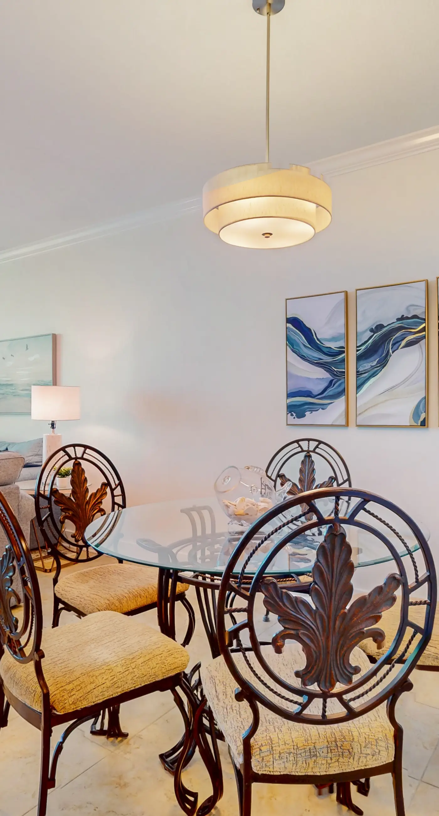Beachview Condo with full kitchen, shared pool and beach access