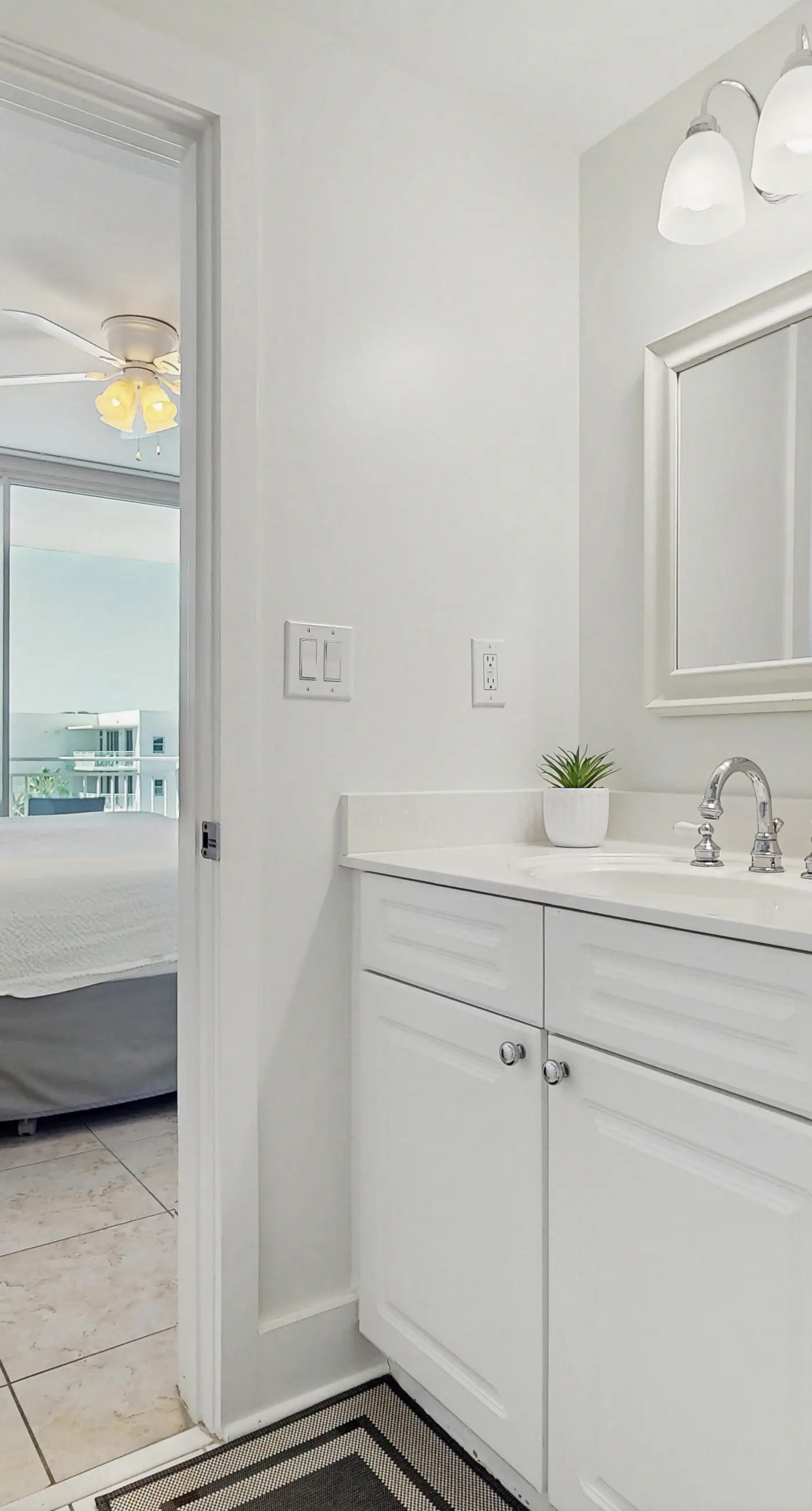 Beachview Condo with full kitchen, shared pool and beach access