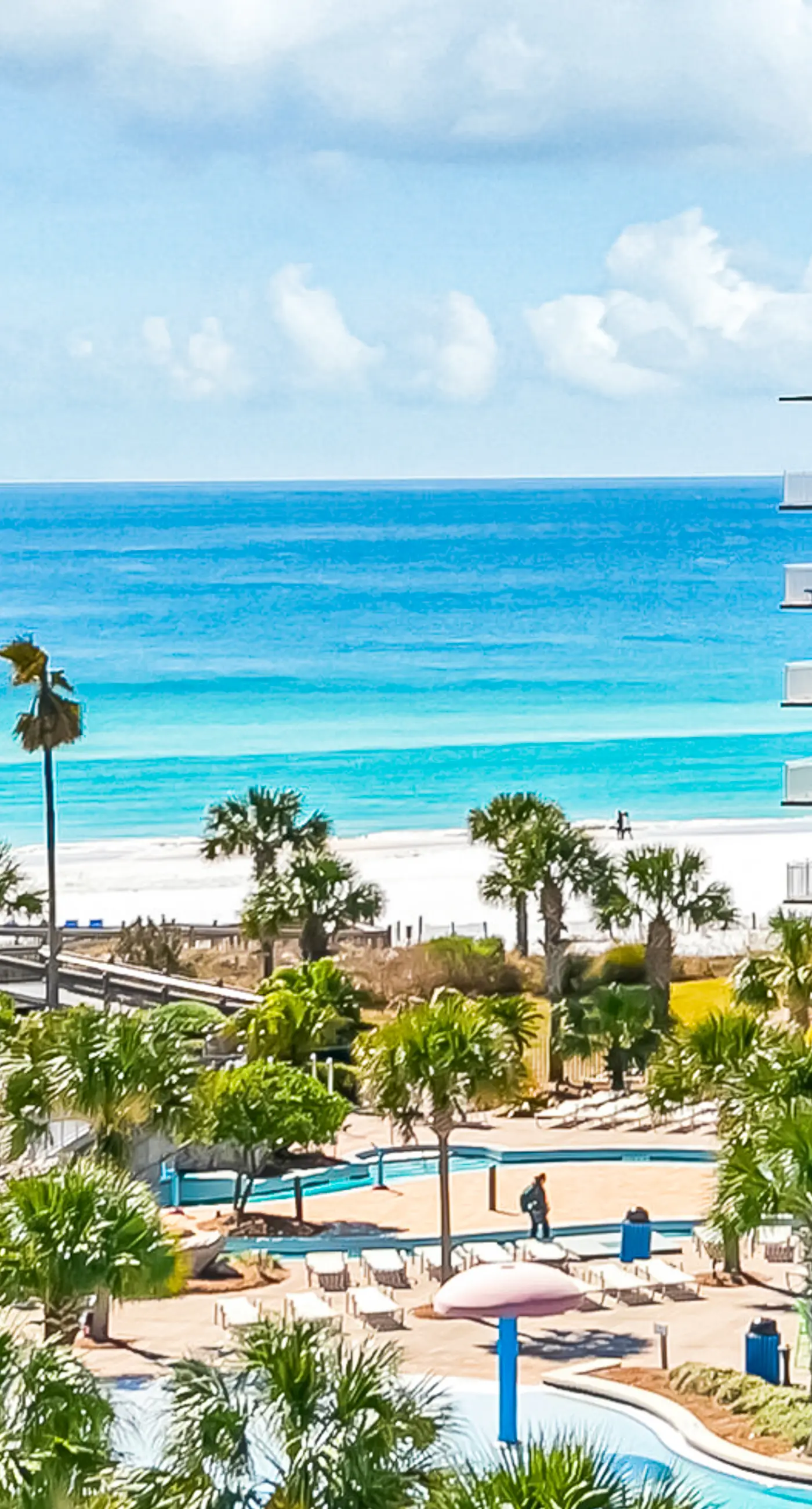 Beachview Condo with full kitchen, shared pool and beach access