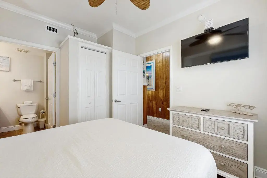 Waters Edge 513
