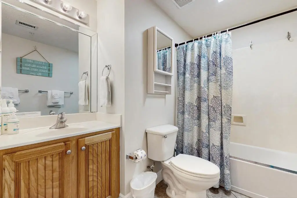 Waters Edge 513