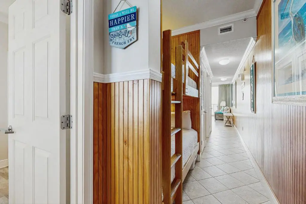Waters Edge 513