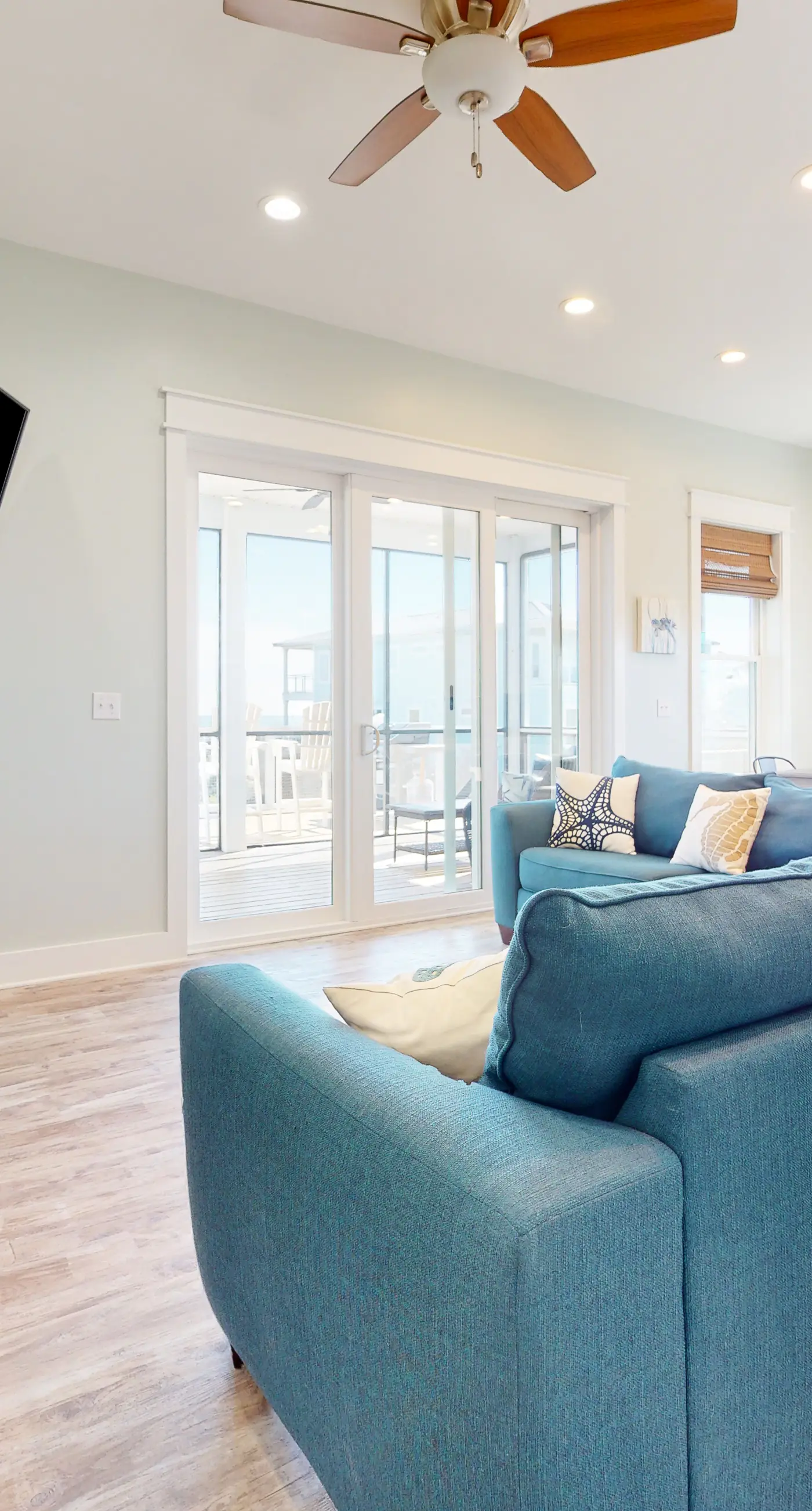 Dog-friendly oceanfront home with a hot tub, washer&dryer & central AC