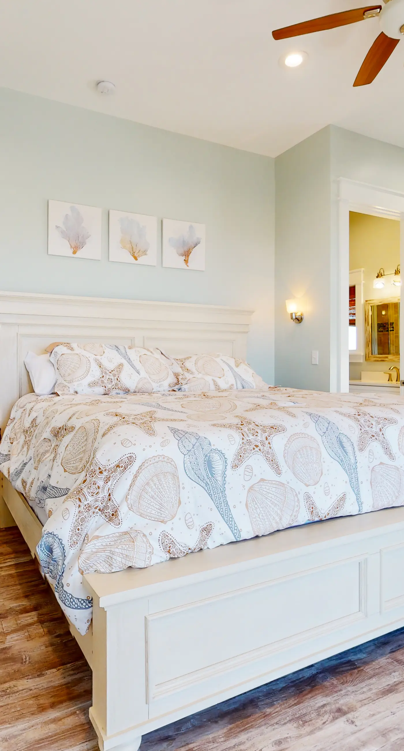 Dog-friendly oceanfront home with a hot tub, washer&dryer & central AC