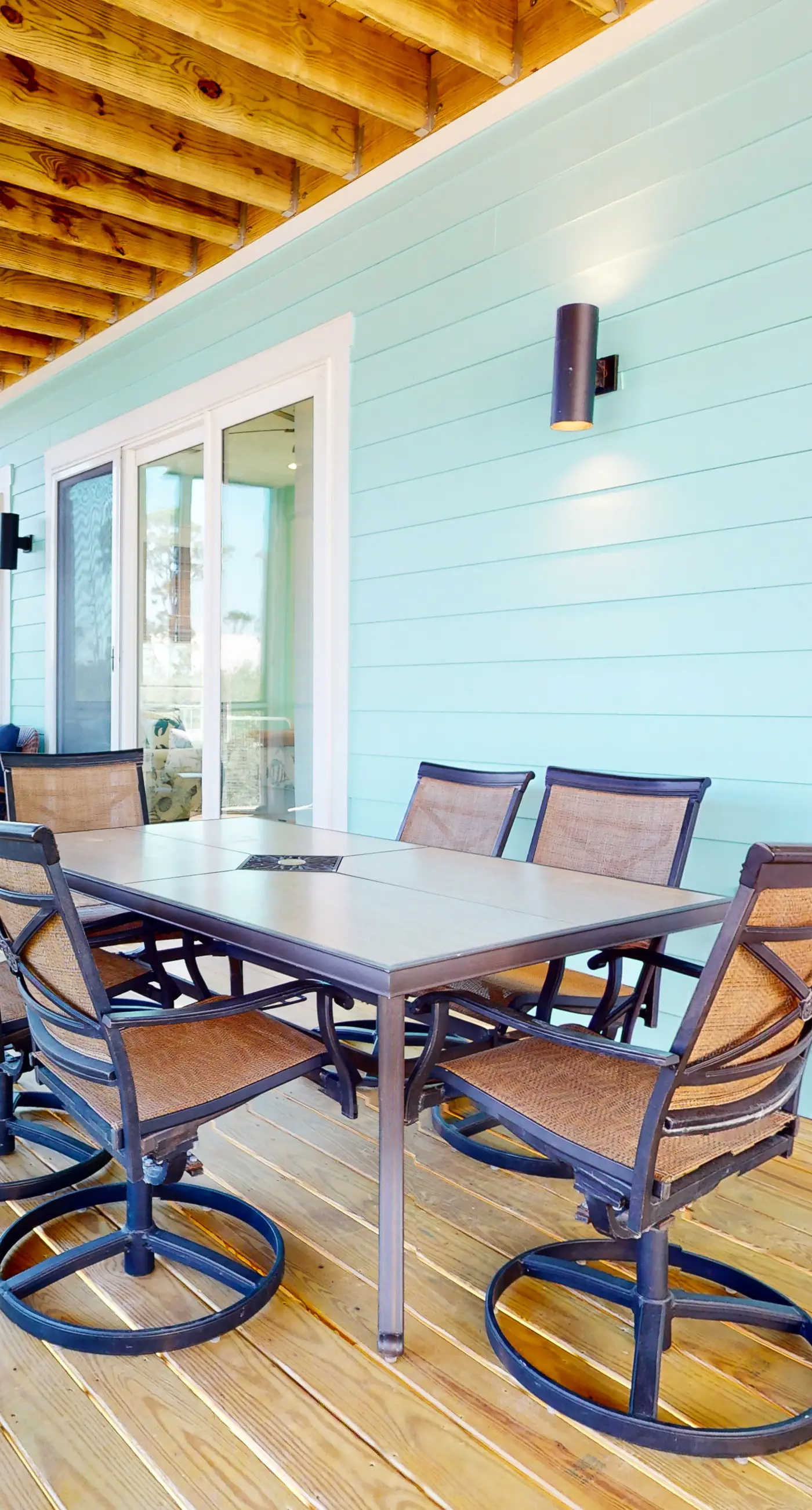 Dog-friendly oceanfront home with a hot tub, washer&dryer & central AC