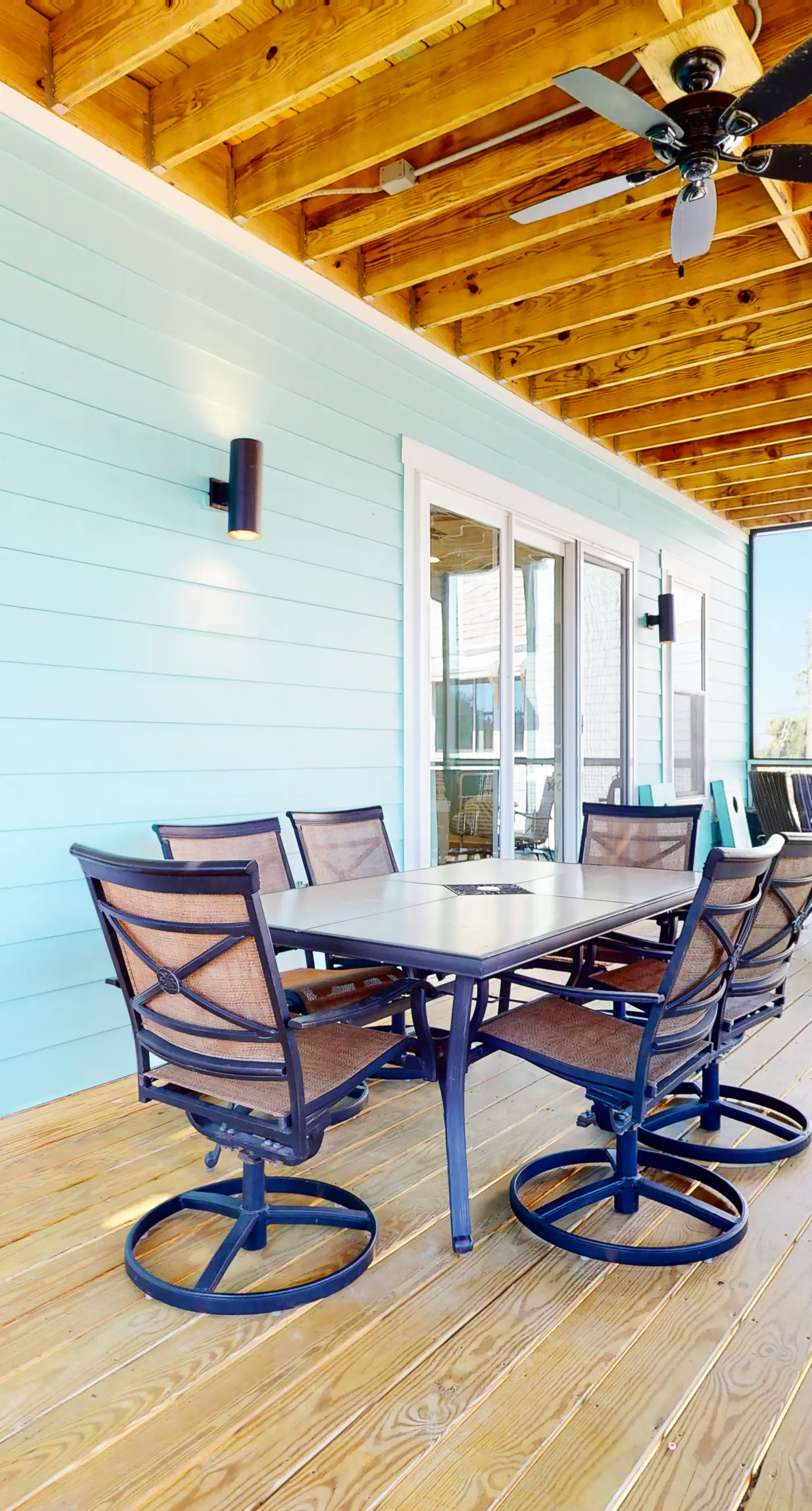 Dog-friendly oceanfront home with a hot tub, washer&dryer & central AC