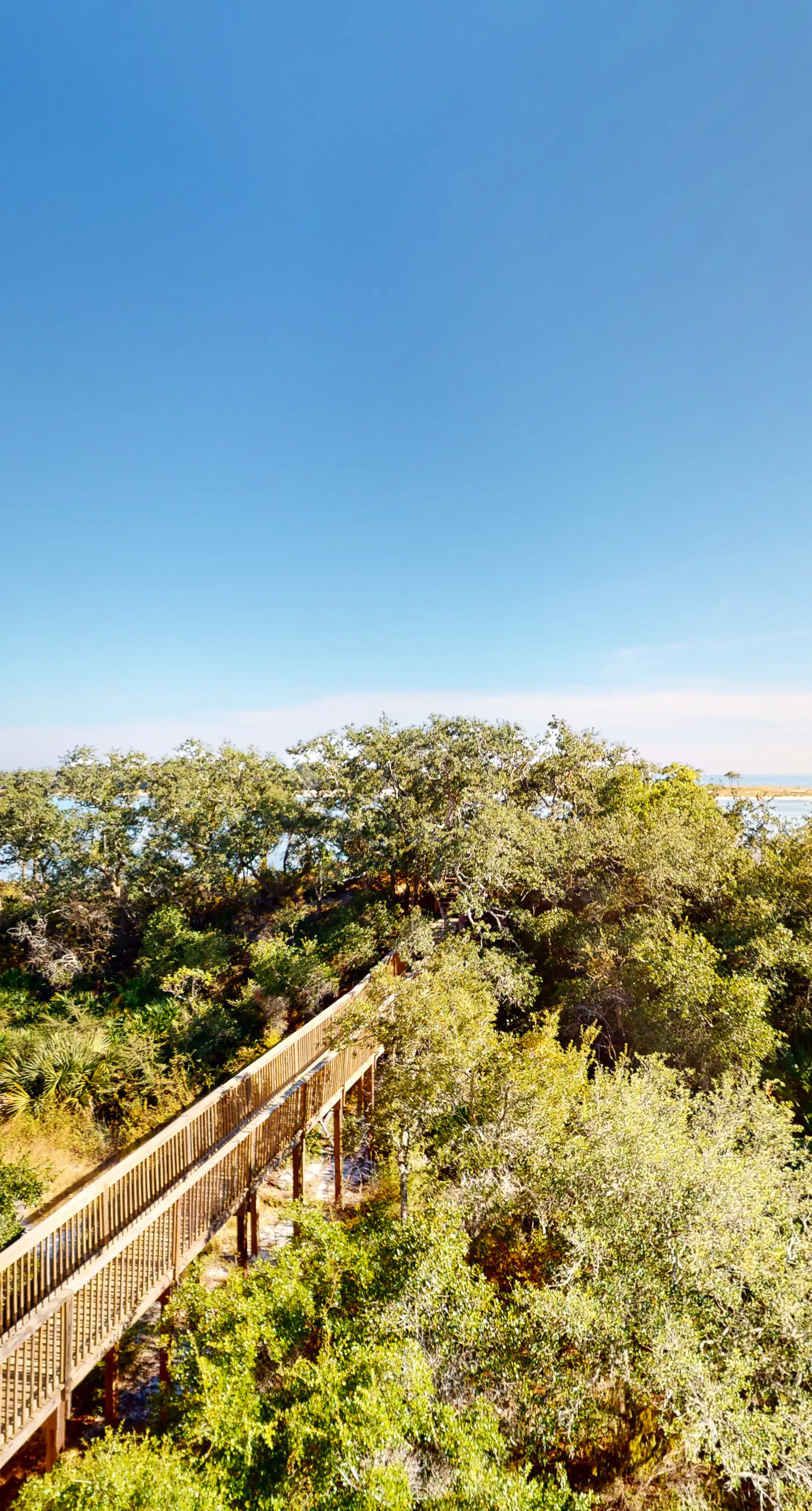 Dog-friendly oceanfront home with a hot tub, washer&dryer & central AC