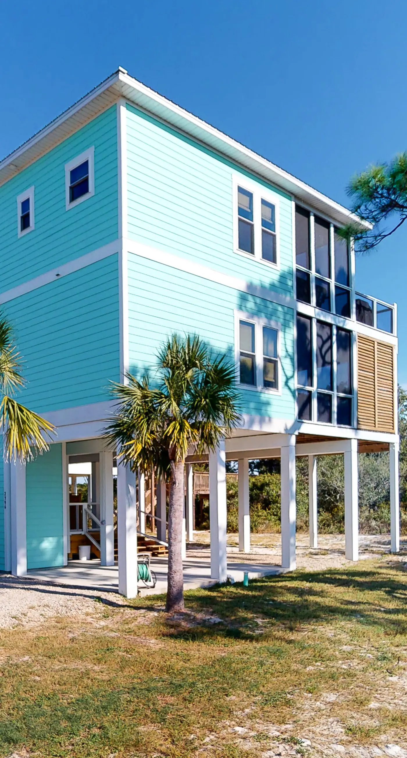 Dog-friendly oceanfront home with a hot tub, washer&dryer & central AC