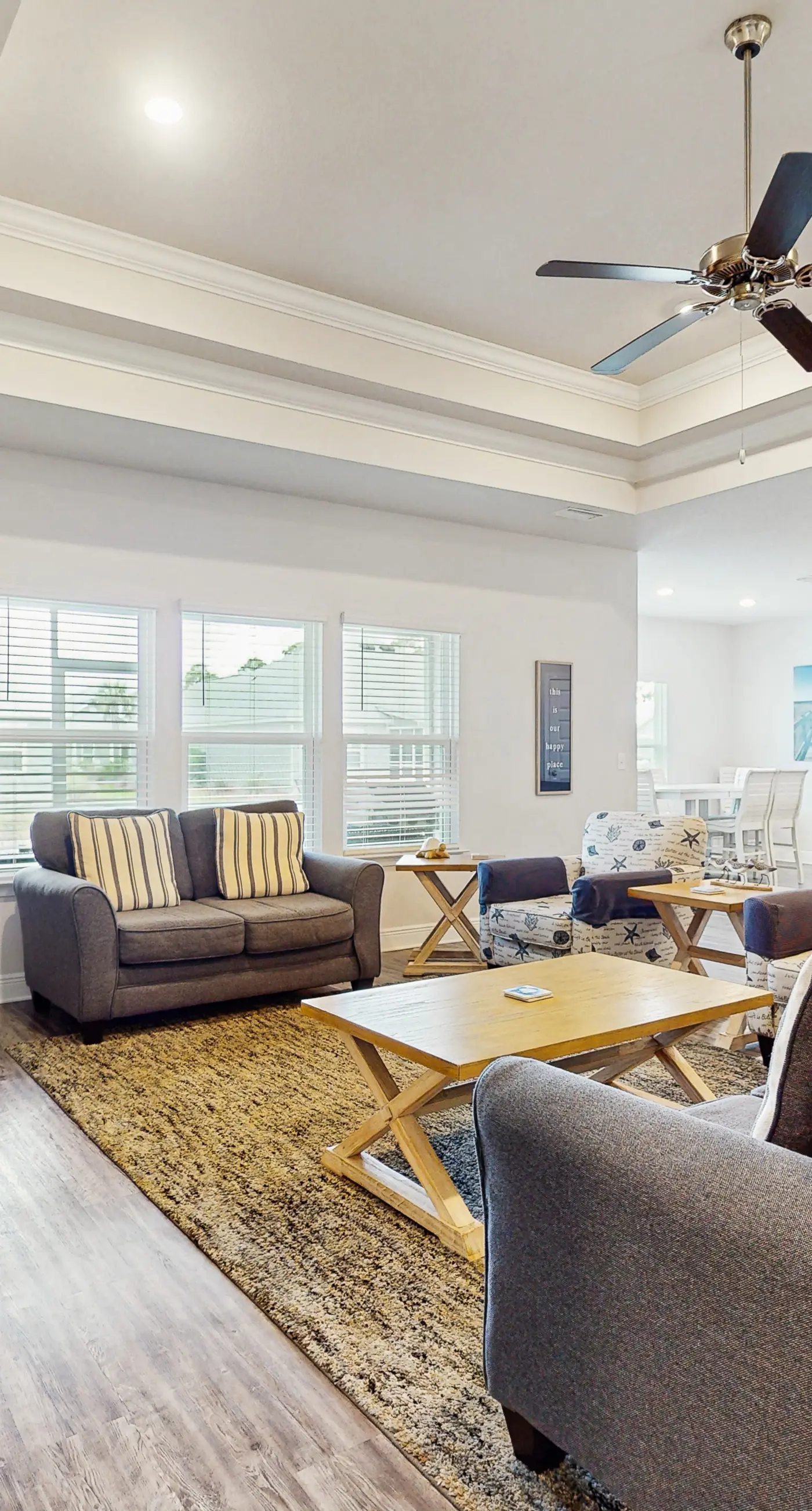Spacious home steps from the beach with fast WiFi & washer/dryer