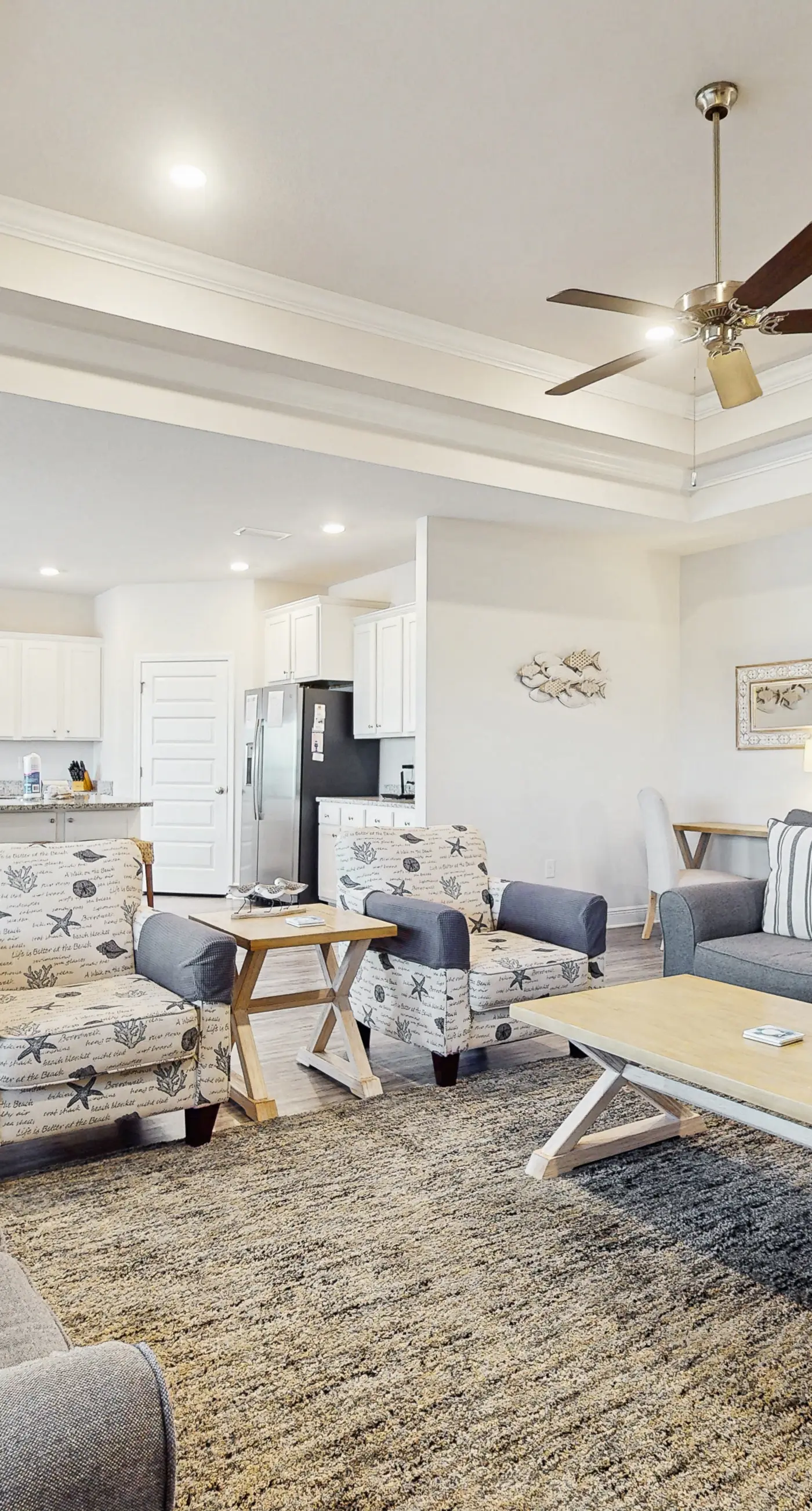Spacious home steps from the beach with fast WiFi & washer/dryer