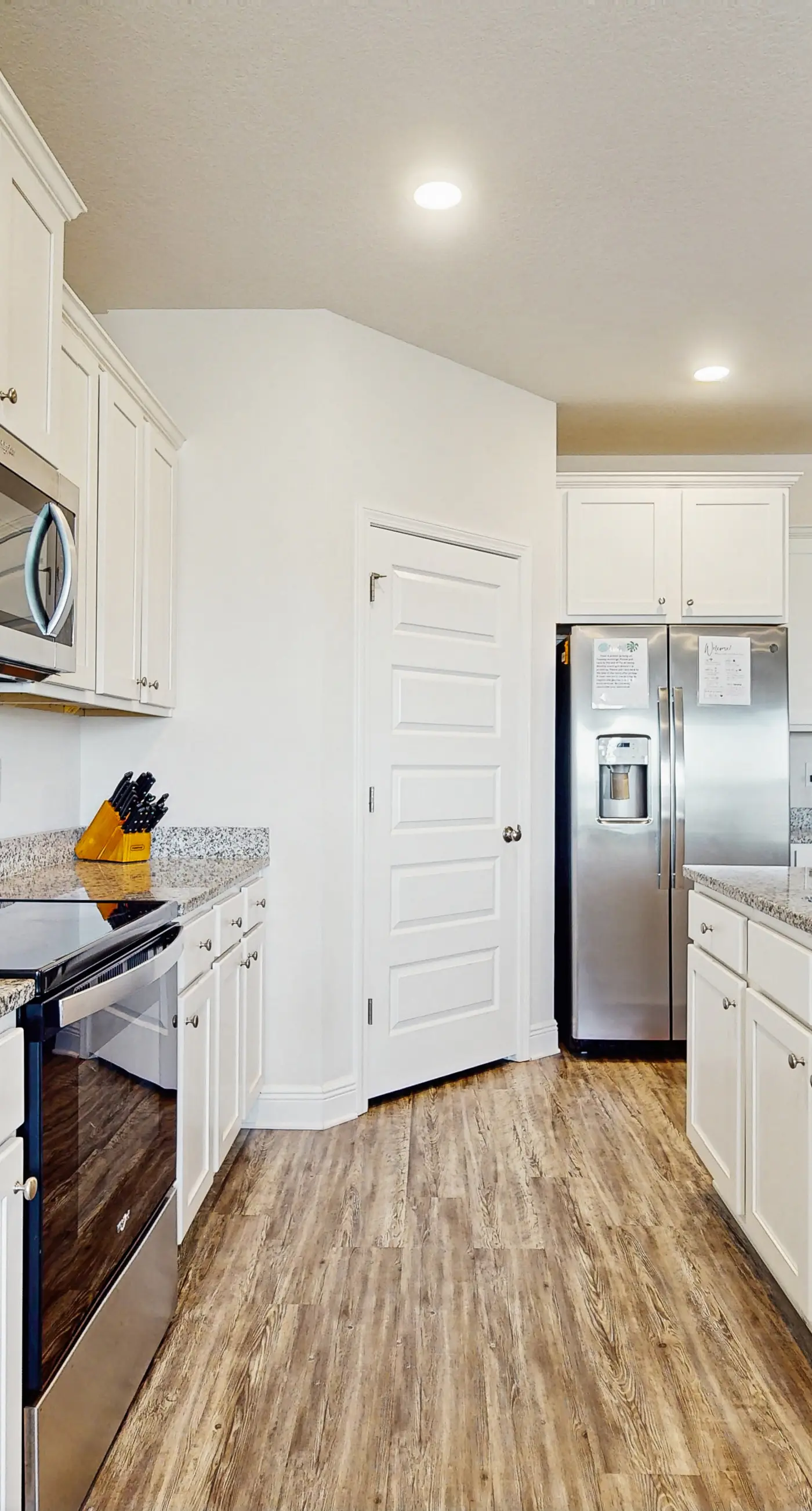 Spacious home steps from the beach with fast WiFi & washer/dryer