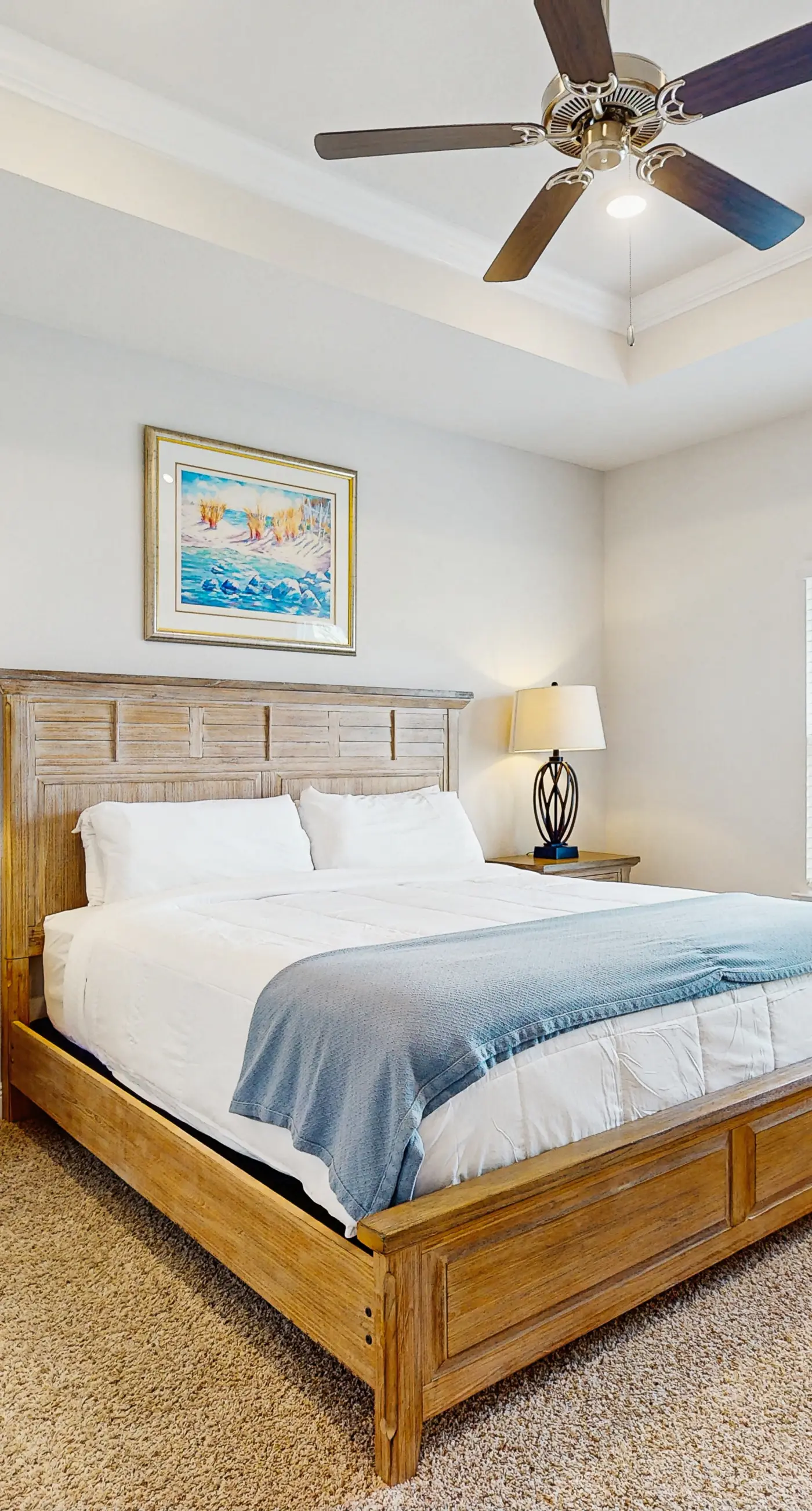 Spacious home steps from the beach with fast WiFi & washer/dryer