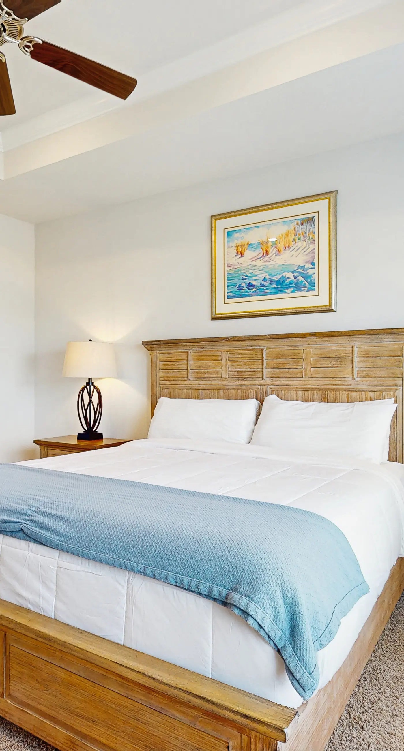 Spacious home steps from the beach with fast WiFi & washer/dryer