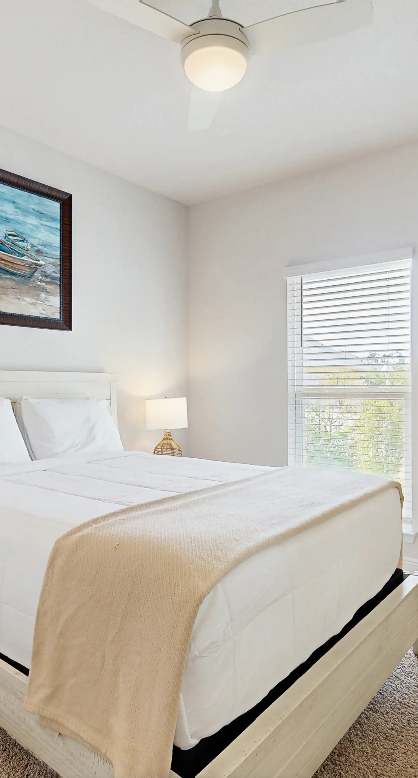 Spacious home steps from the beach with fast WiFi & washer/dryer