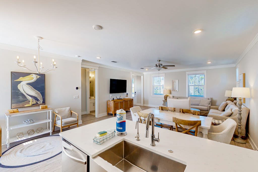 Spacious new-build home near beach & bay with on-site pool,pickleball
