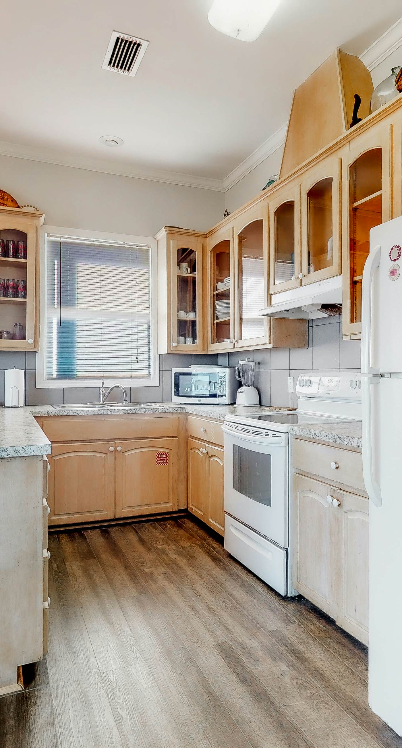 Beachfront dog-friendly home with private hot tub, boardwalk, on-site pools, gym