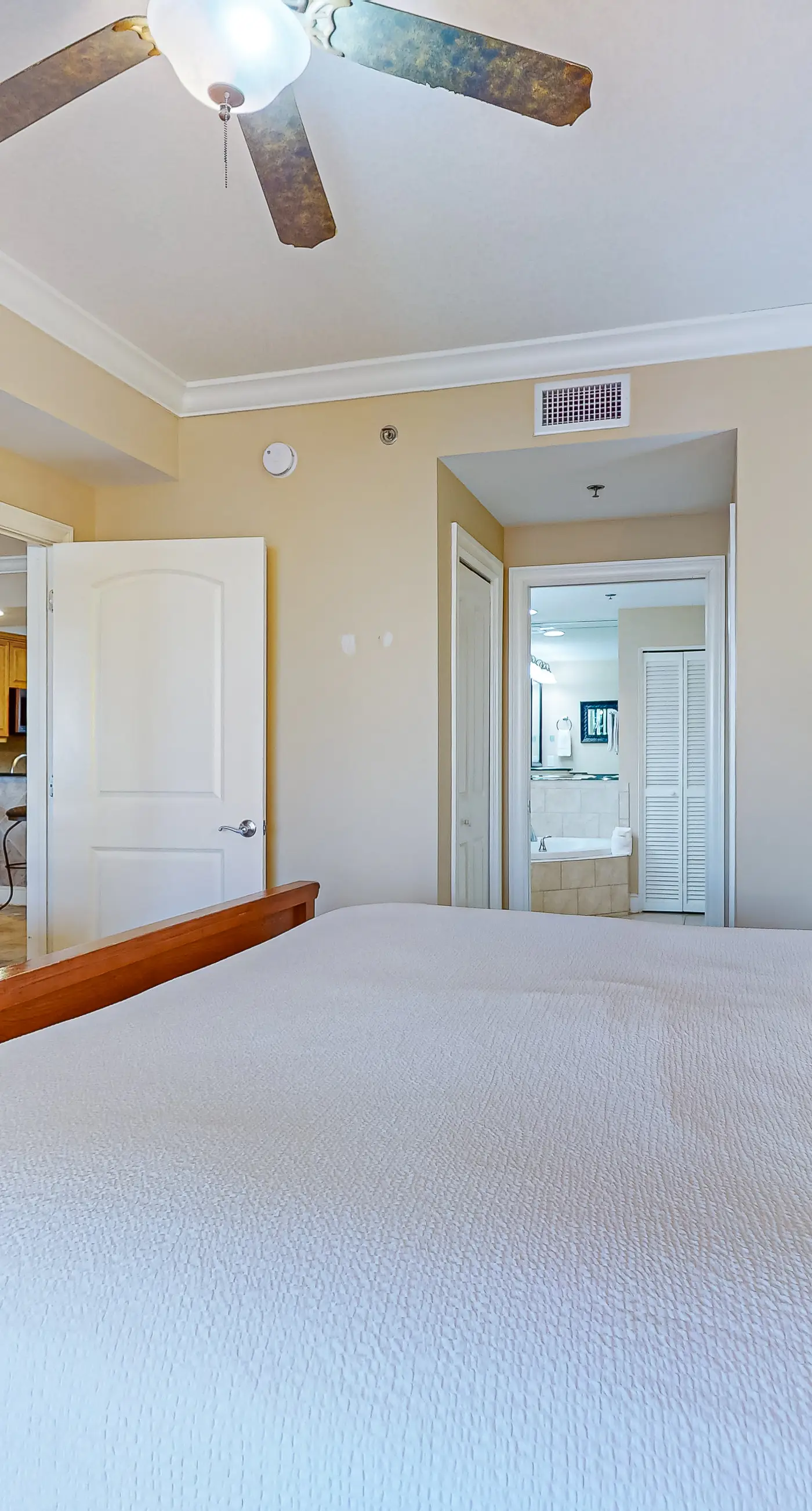 Gulf Front 4BR | Balcony | Pool | Hot Tub | W/D