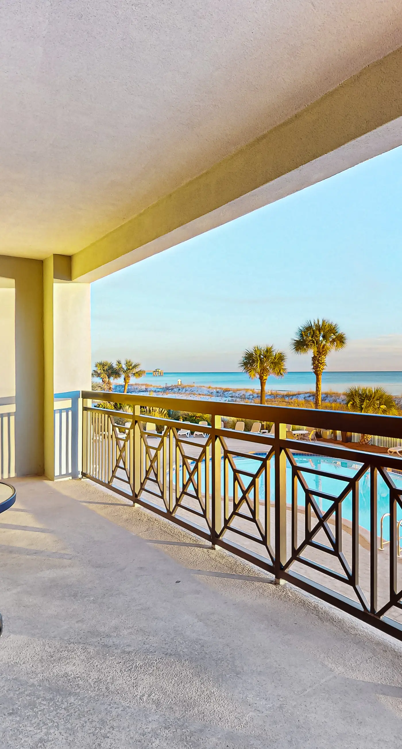 Gulf Front 4BR | Balcony | Pool | Hot Tub | W/D