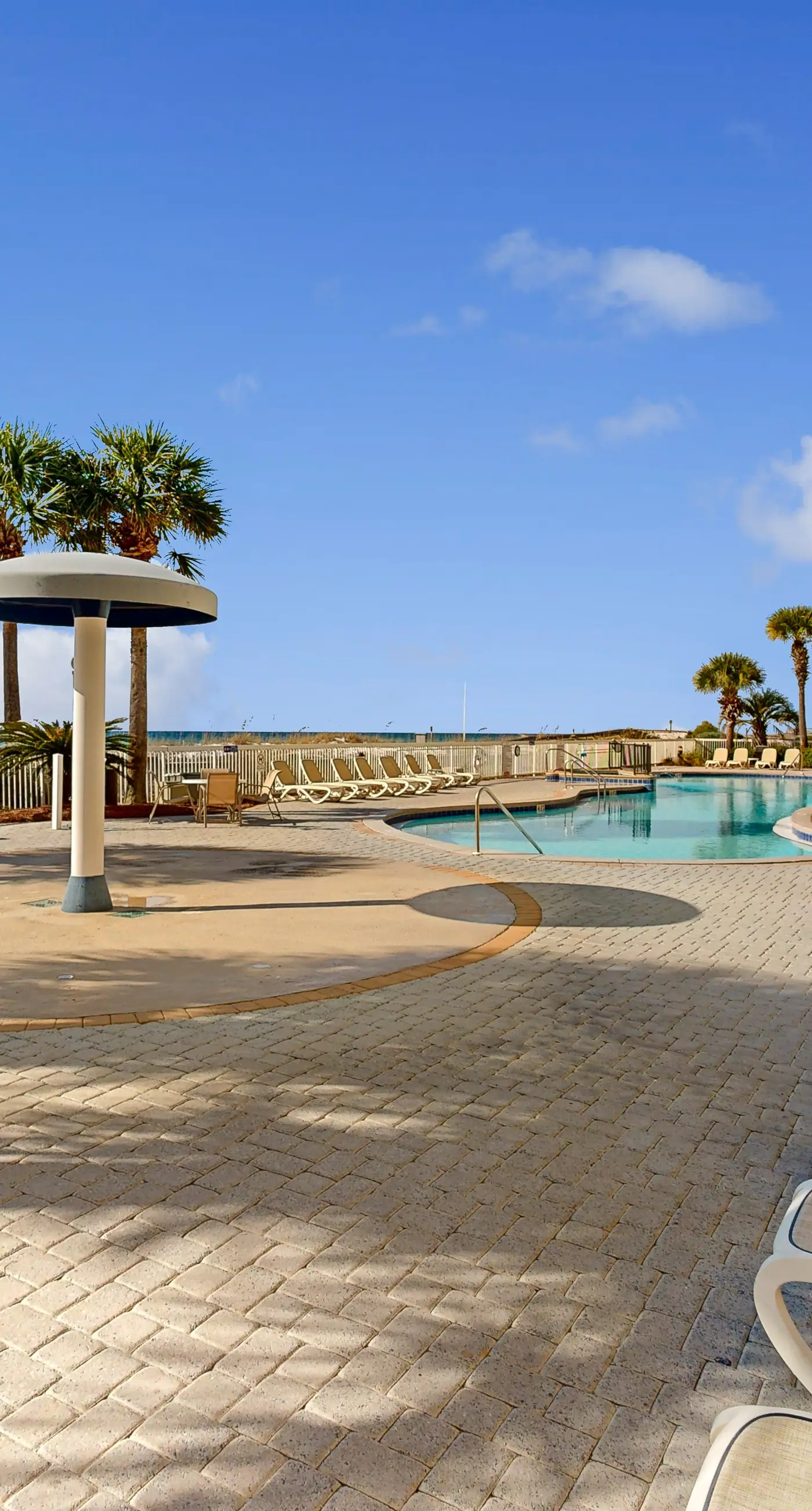 Gulf Front 4BR | Balcony | Pool | Hot Tub | W/D