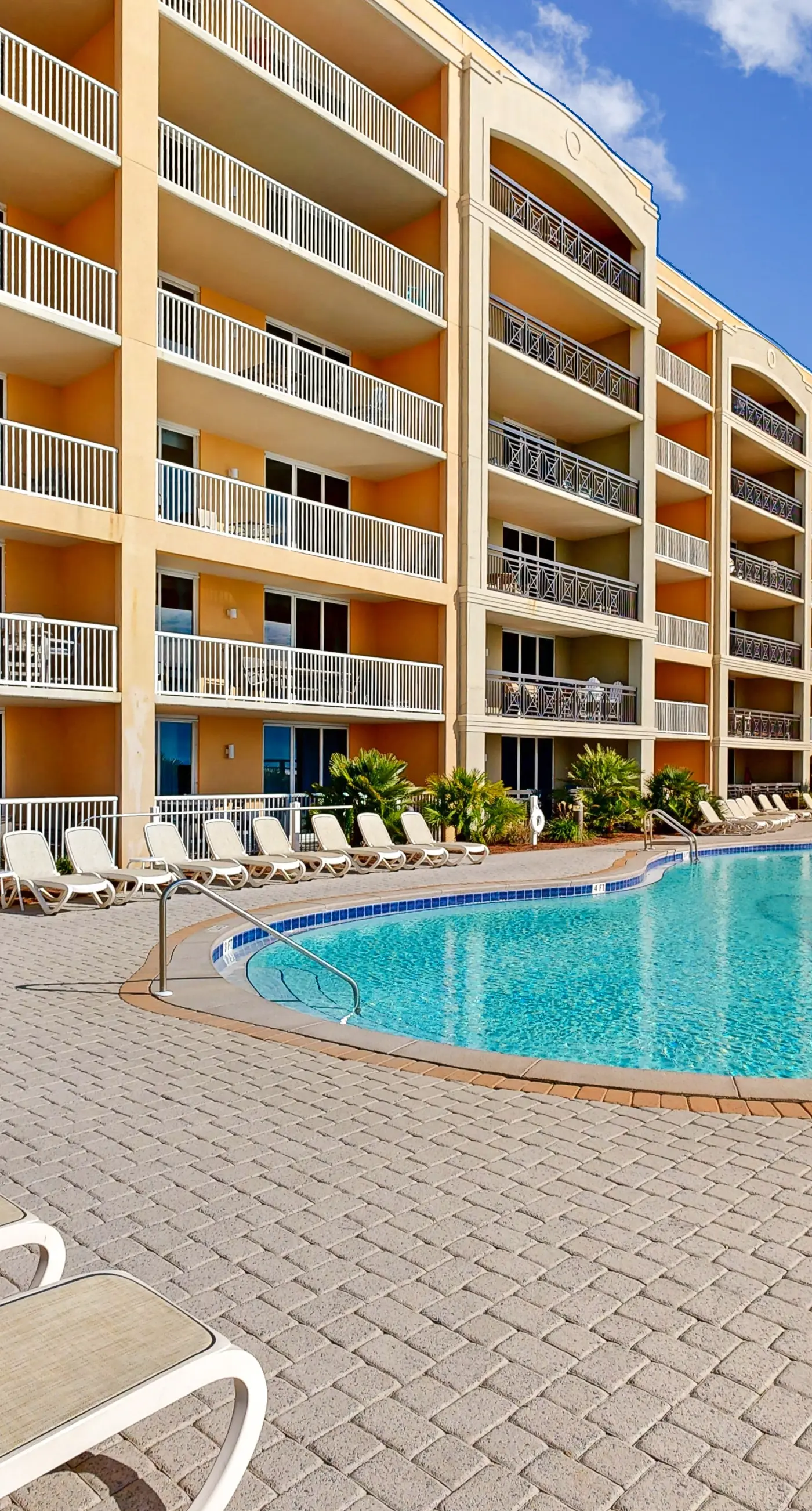 Gulf Front 4BR | Balcony | Pool | Hot Tub | W/D